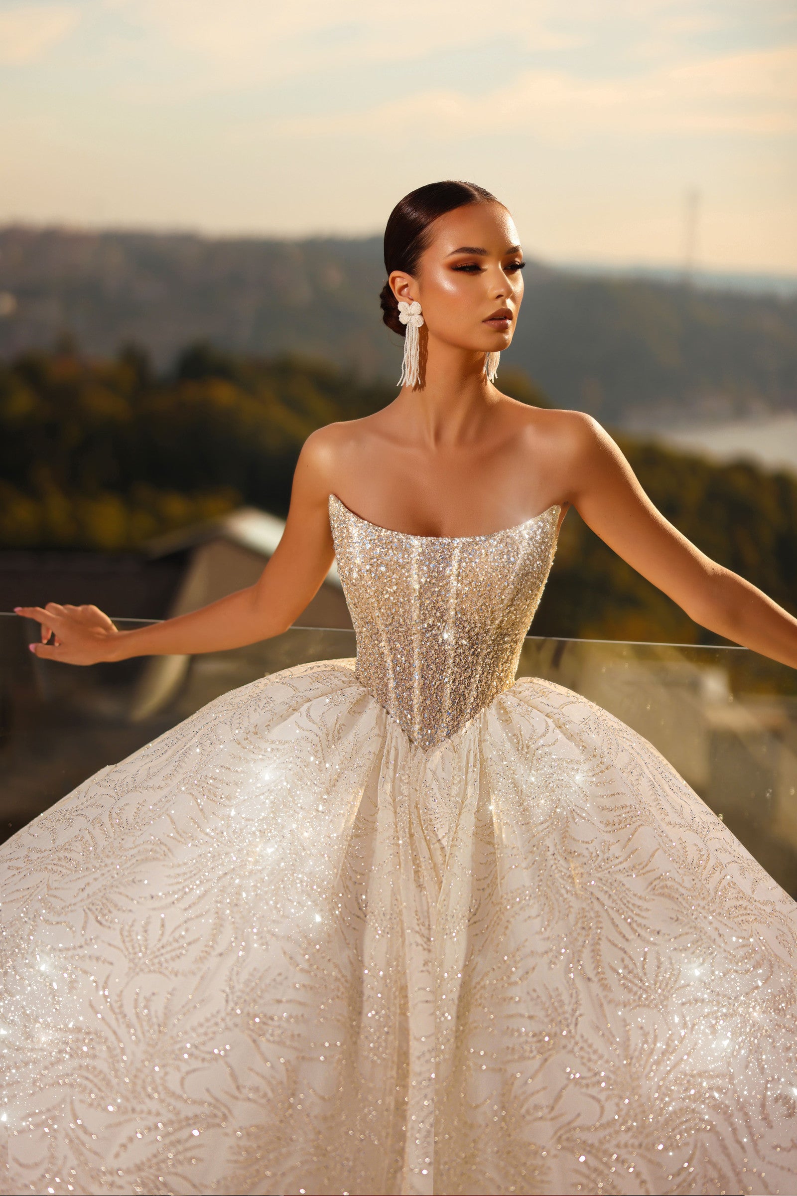 Robe de mariée Lady Di Bride 1507 – Princesse bustier en pointe scintillant, manches tombantes amovibles