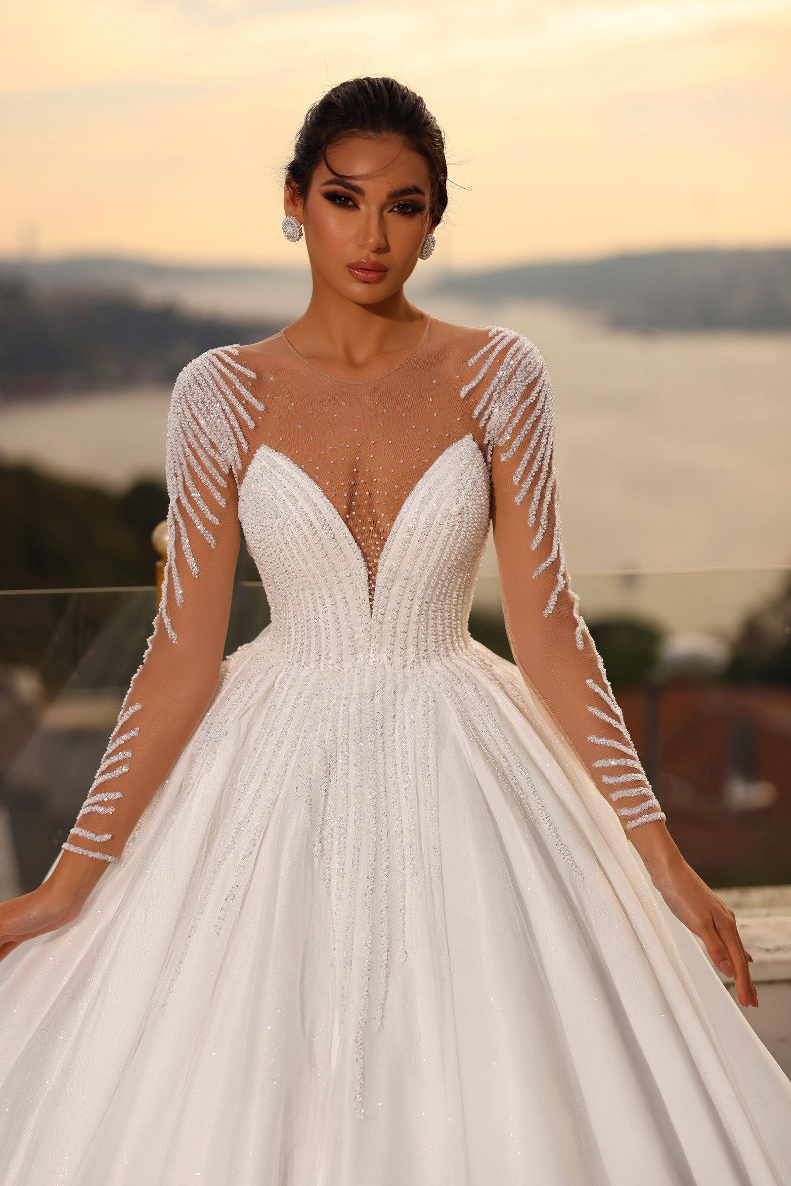 Robe de mariée Lady Di Bride 1509 – Princesse, manches longues, scintillante et perlée