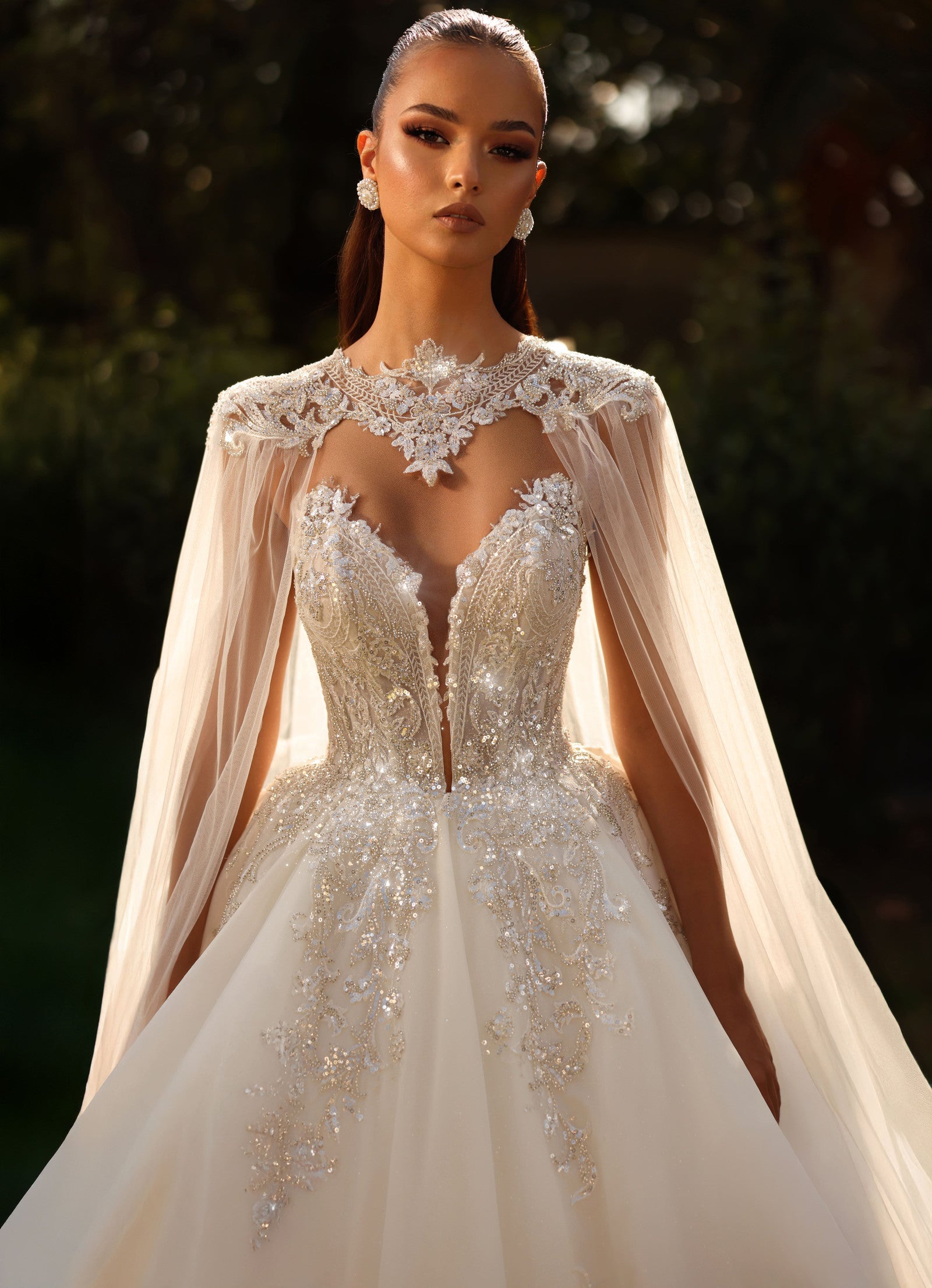 Robe de mariée Lady Di Bride 1516 – Princesse perlée avec cape amovible majestueuse