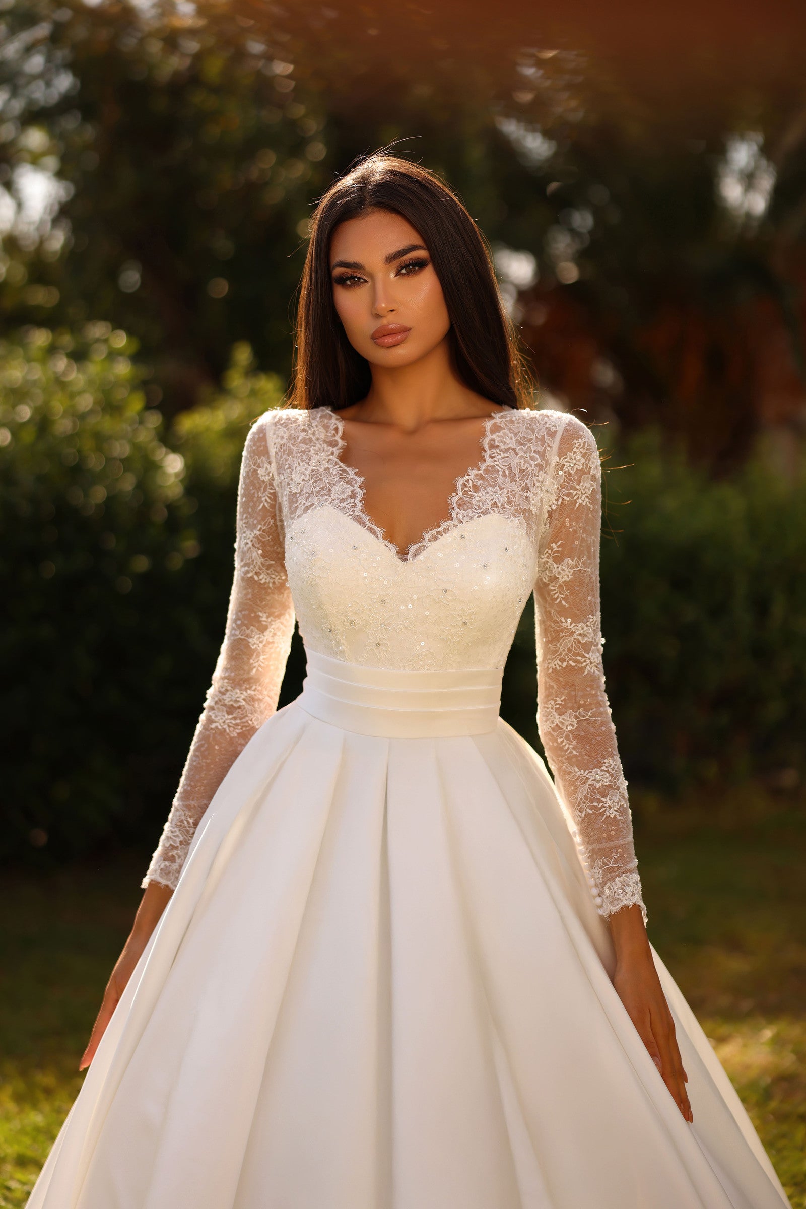 Robe de mariée Lady Di Bride 1519 – Princesse satinée, manches longues dentelle fines et noeud