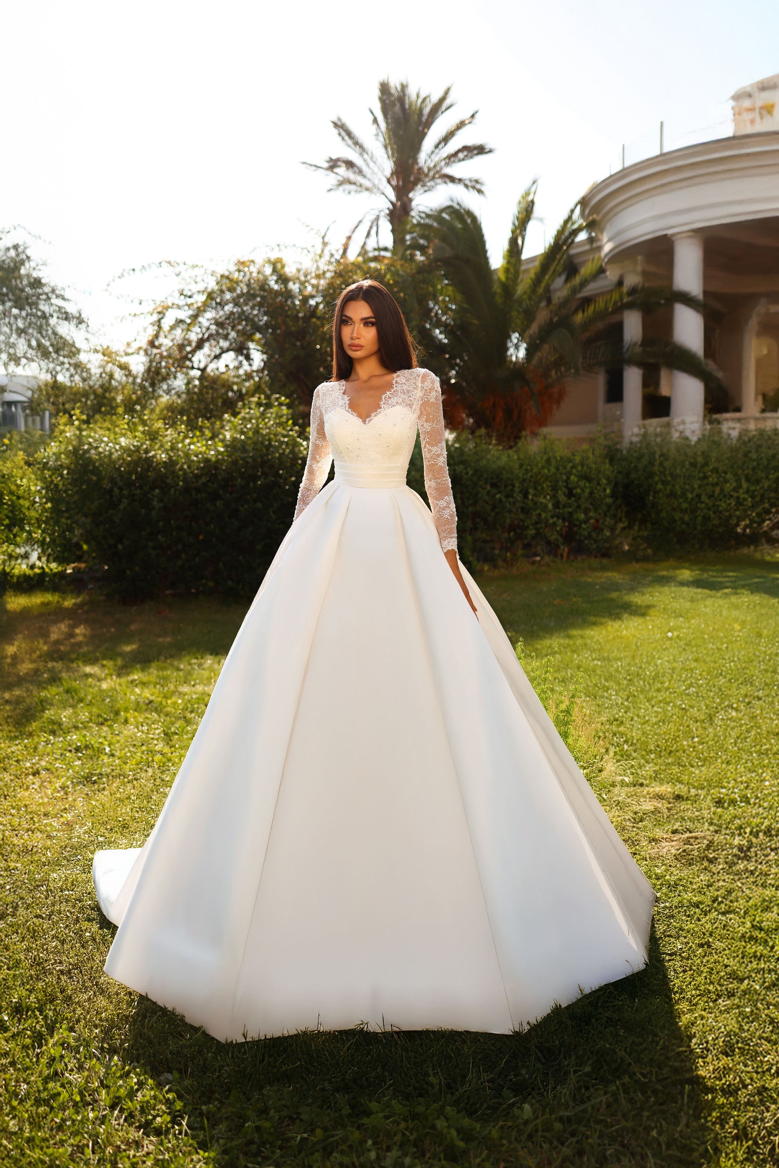 Robe de mariée Lady Di Bride 1519 – Princesse satinée, manches longues dentelle fines et noeud