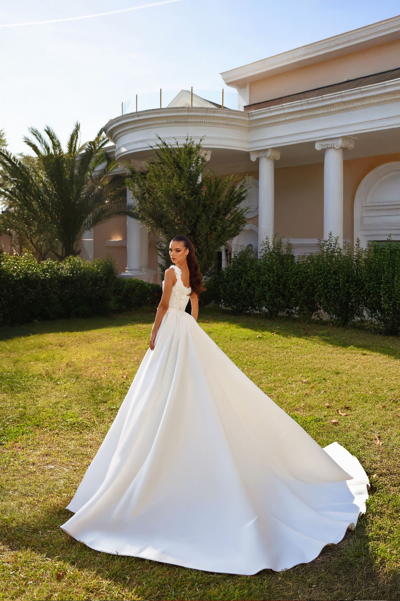 Robe de mariée Lady Di Bride 1522 – Coupe sirène perlée & sur-jupe en satin amovible