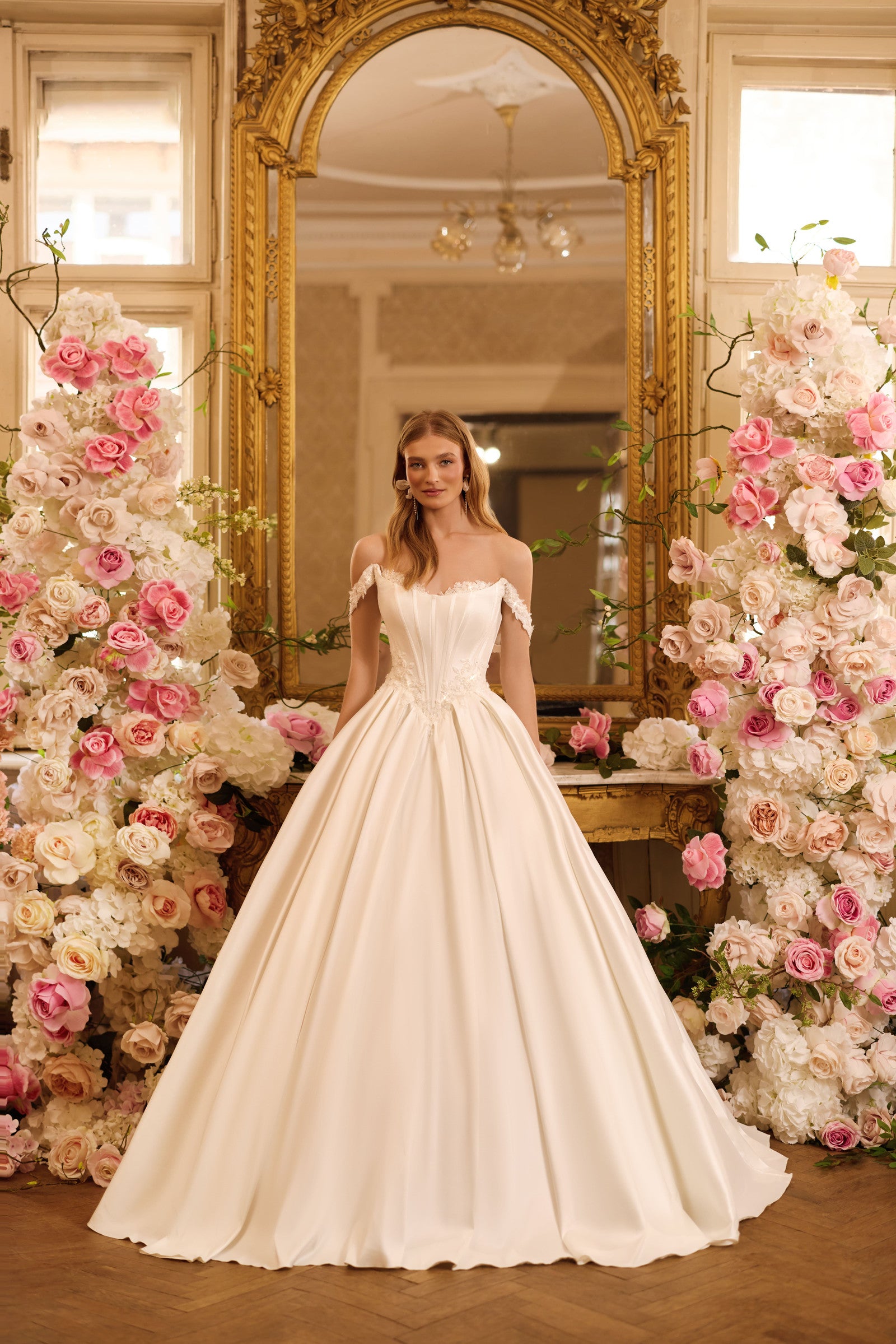 Robe de mariée Lady Di Bride 1602 – Princesse satinée corset à épaules tombantes