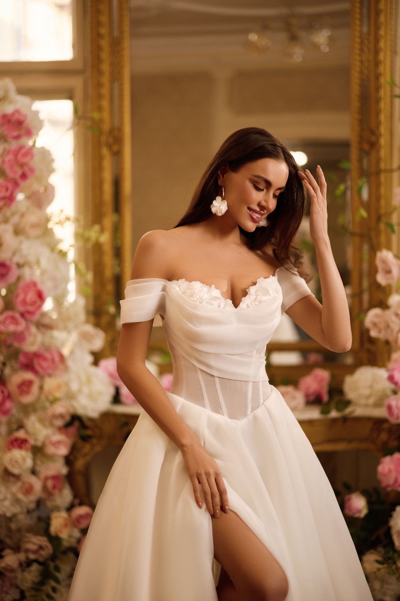 Robe de mariée Lady Di Bride 1603 – Bustier drapé et jupe fendue en organza