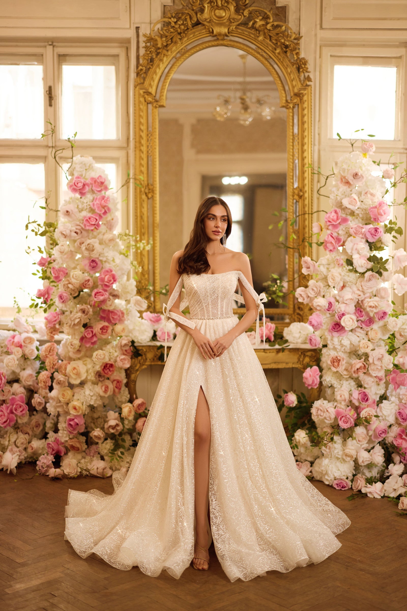 Robe de mariée Lady Di Bride 1614 – dentelle scintillant avec fente glamour col bateau