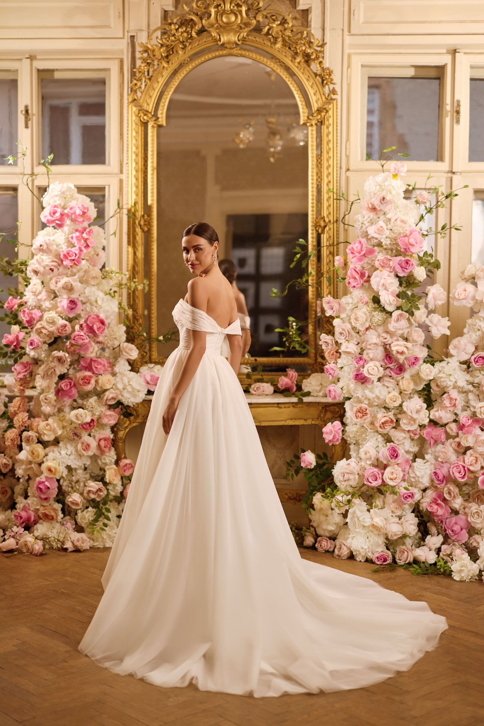 Robe de mariée Lady Di Bride 1624 – Bustier col bateau croisé et jupe fluide en tulle