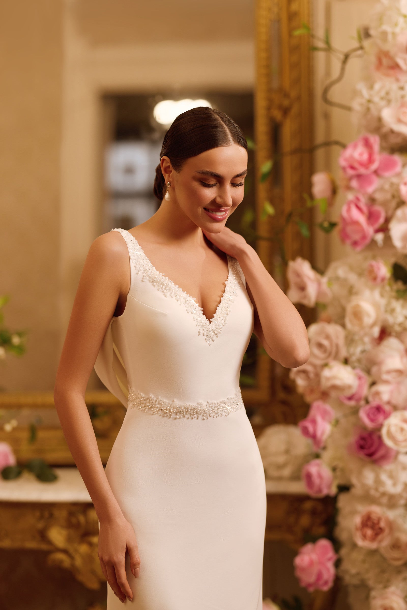 Robe de mariée Lady Di Bride 1635 – Coupe sirène minimaliste, décolleté V & fines bretelles