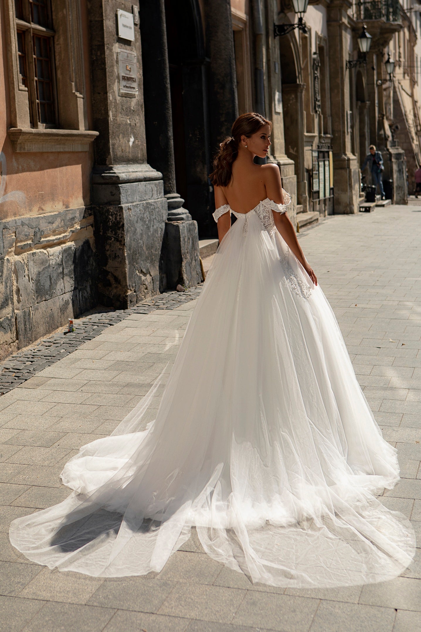 Robe de mariée princesse Lady Di Bride 901 – Corset bretelles tombantes, tulle brillant et dentelle