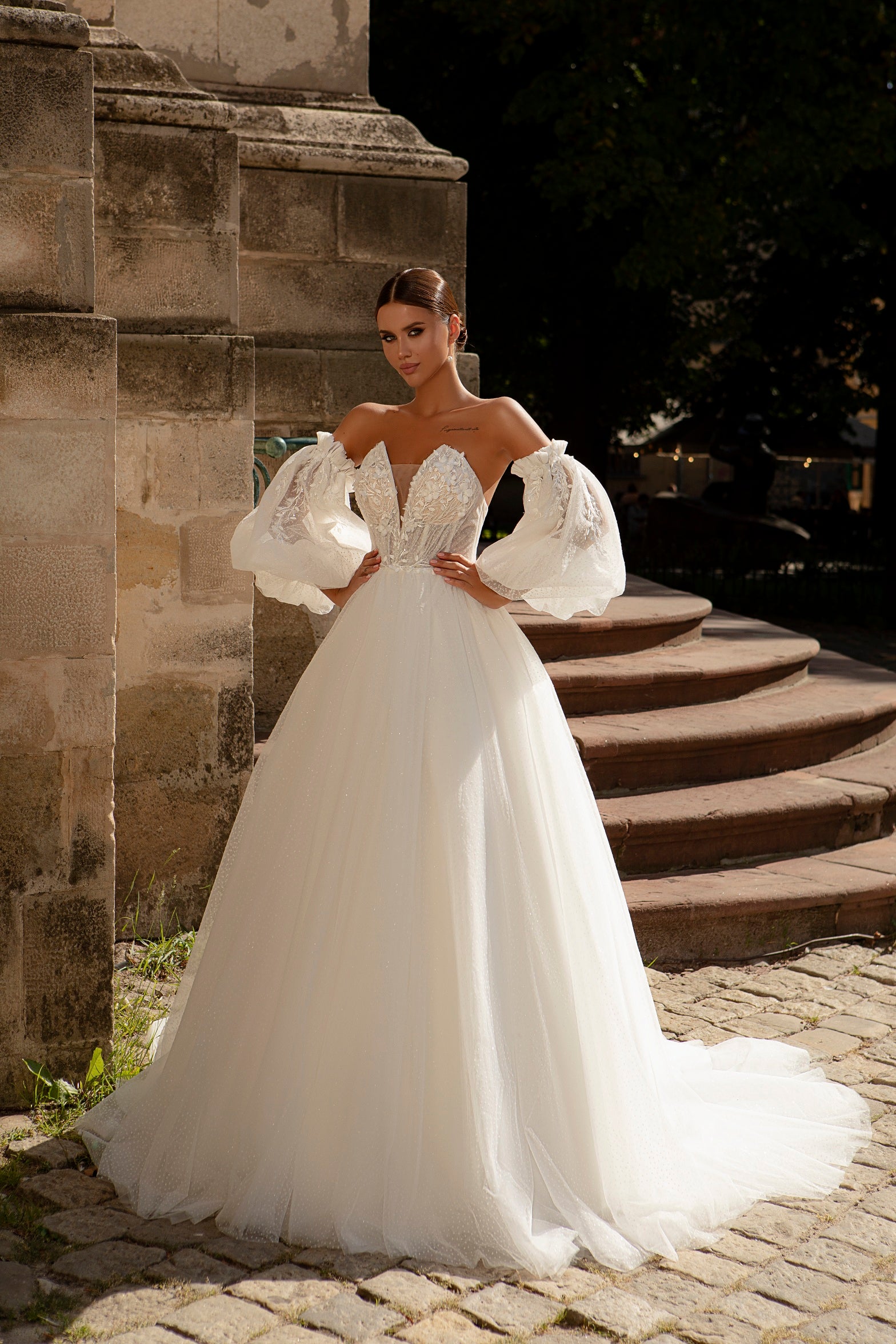 Robe de mariée Lady Di Bride 902 – Corset, manches amovibles et jupe scintillante plumetis