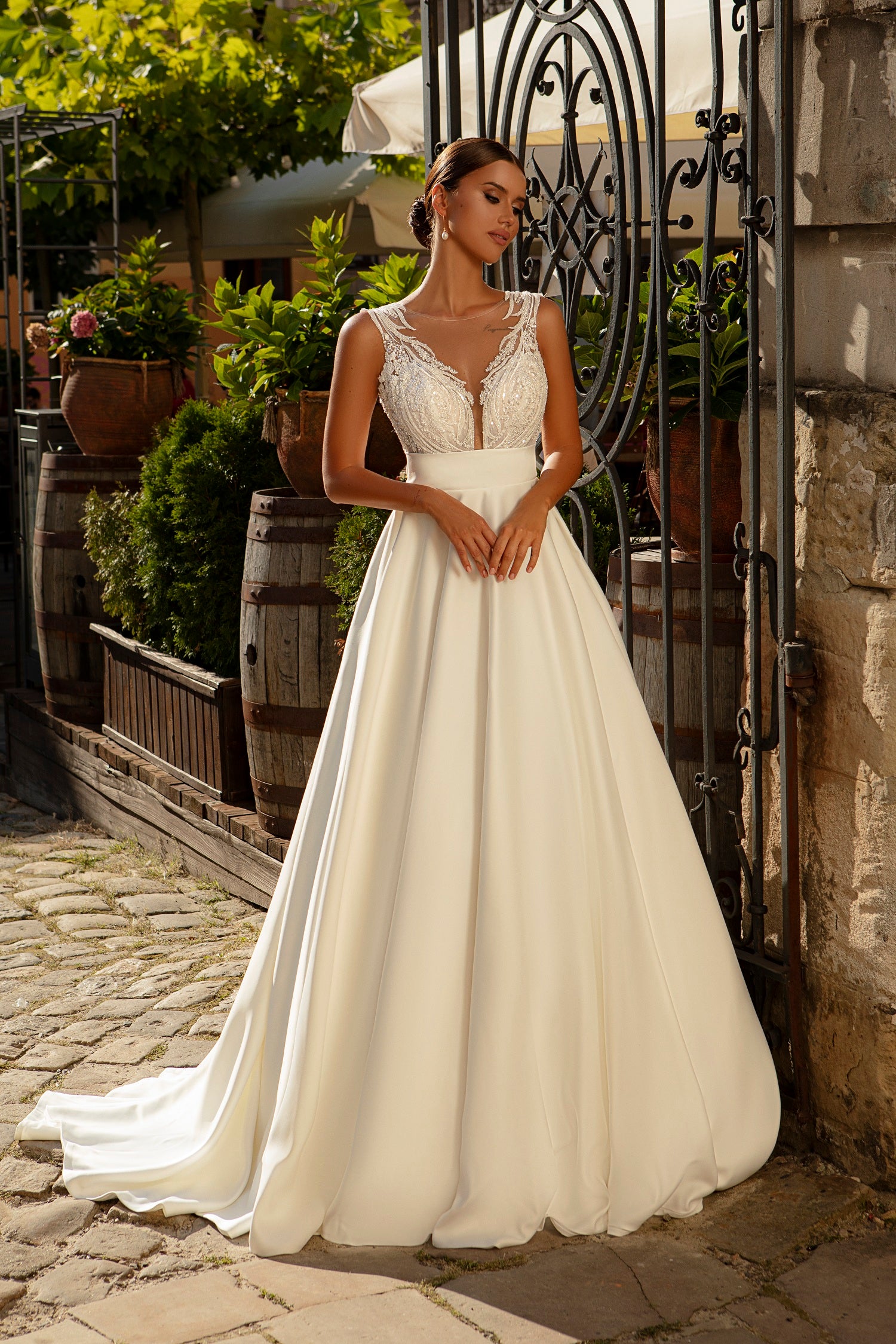 Robe de mariée princesse Lady Di Bride 905 – Jupe en atlas et corsage raffiné en detelle