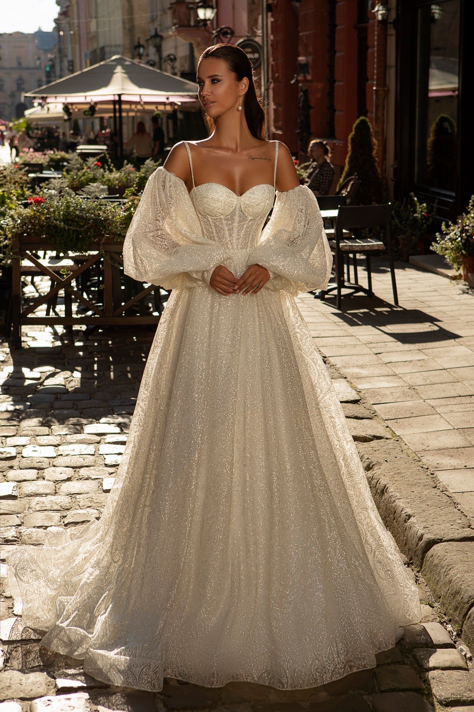 Robe de mariée Lady Di Bride 906 –Princesse scintillante et manches ballons amovibles