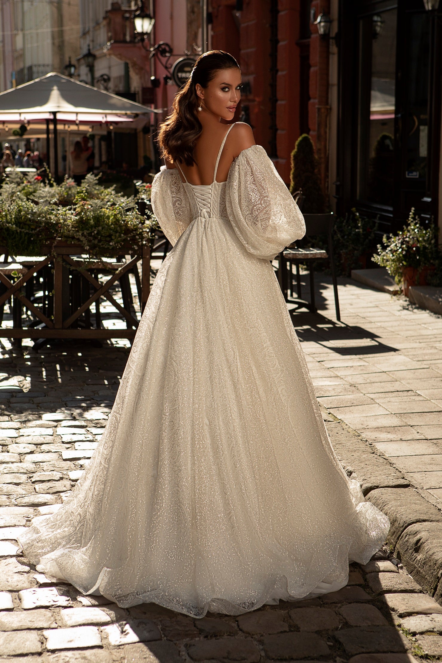 Robe de mariée Lady Di Bride 906 –Princesse scintillante et manches ballons amovibles