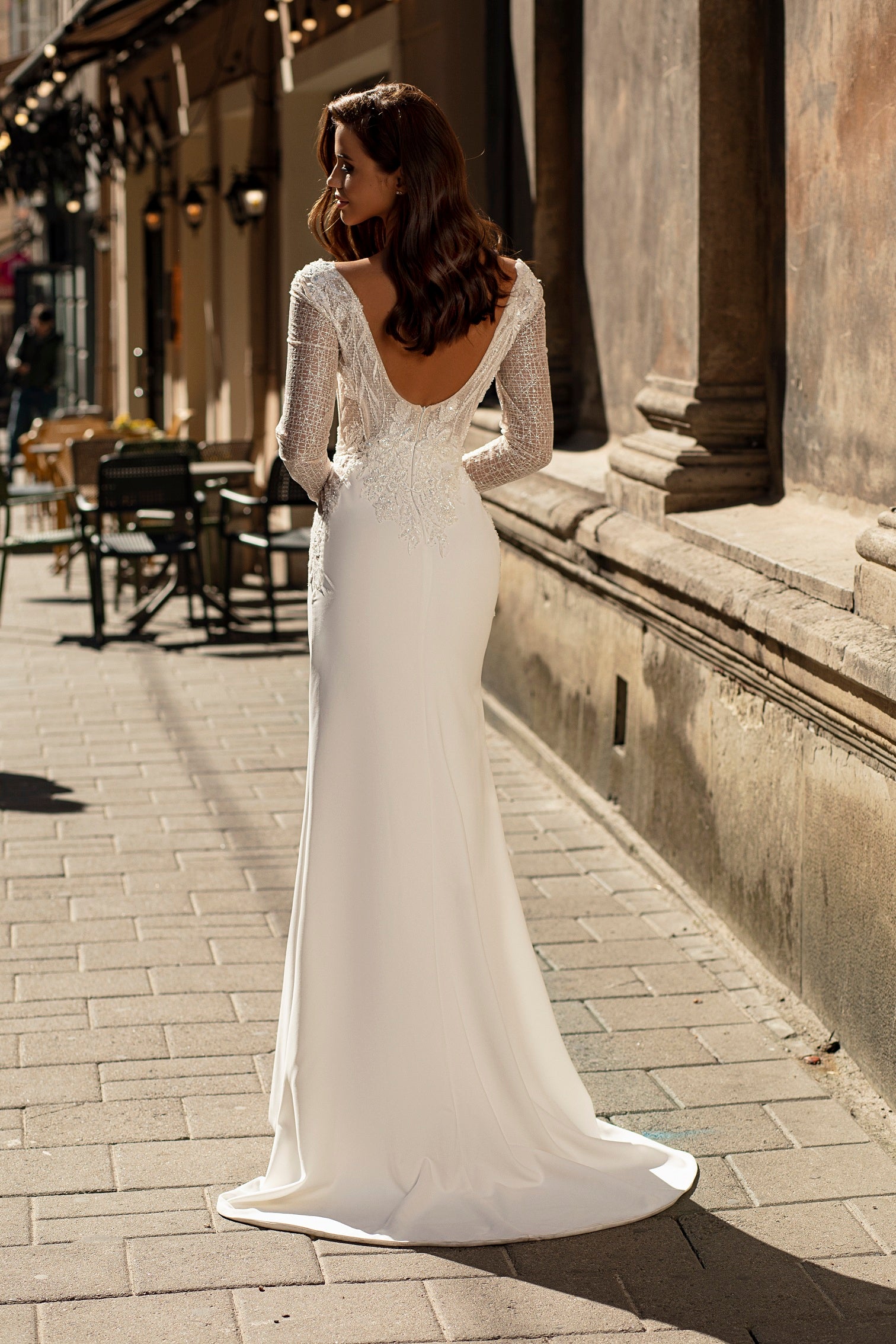 Robe de mariée Lady Di Bride 915 – Élégance sirène en crêpe avec manches longues en dentelle
