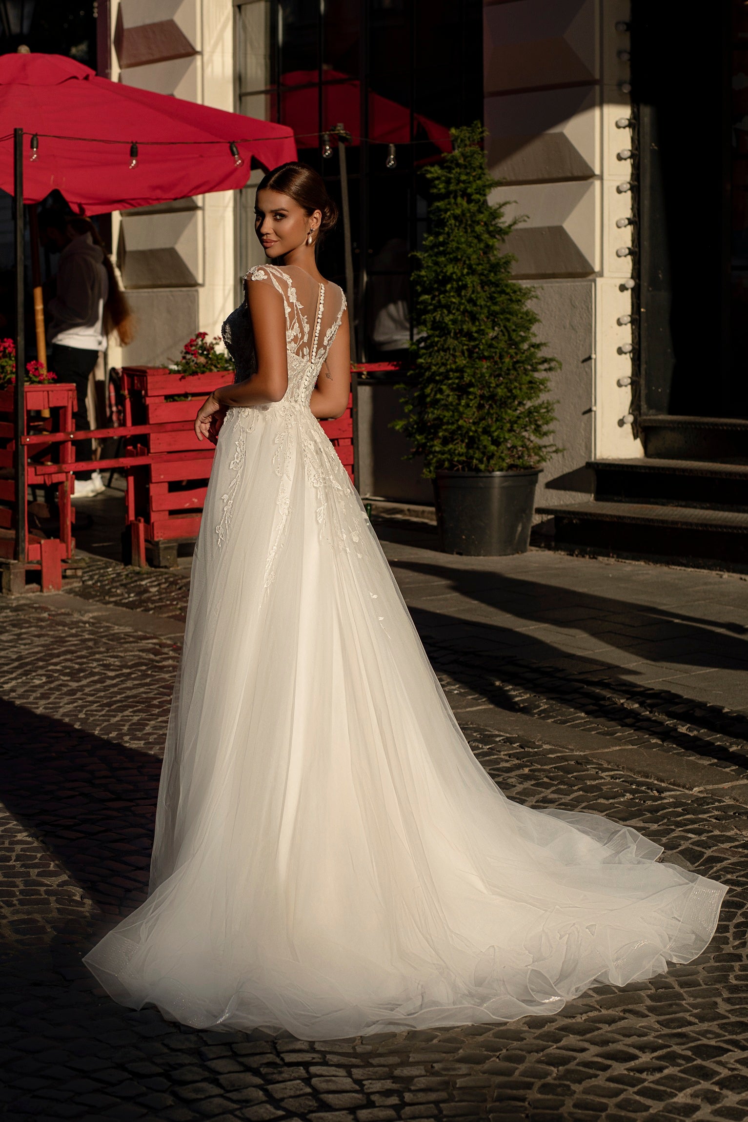 Robe de mariée A-line Lady Di Bride 924 – Dentelle avec perles romantique et jupe fluide en tulle