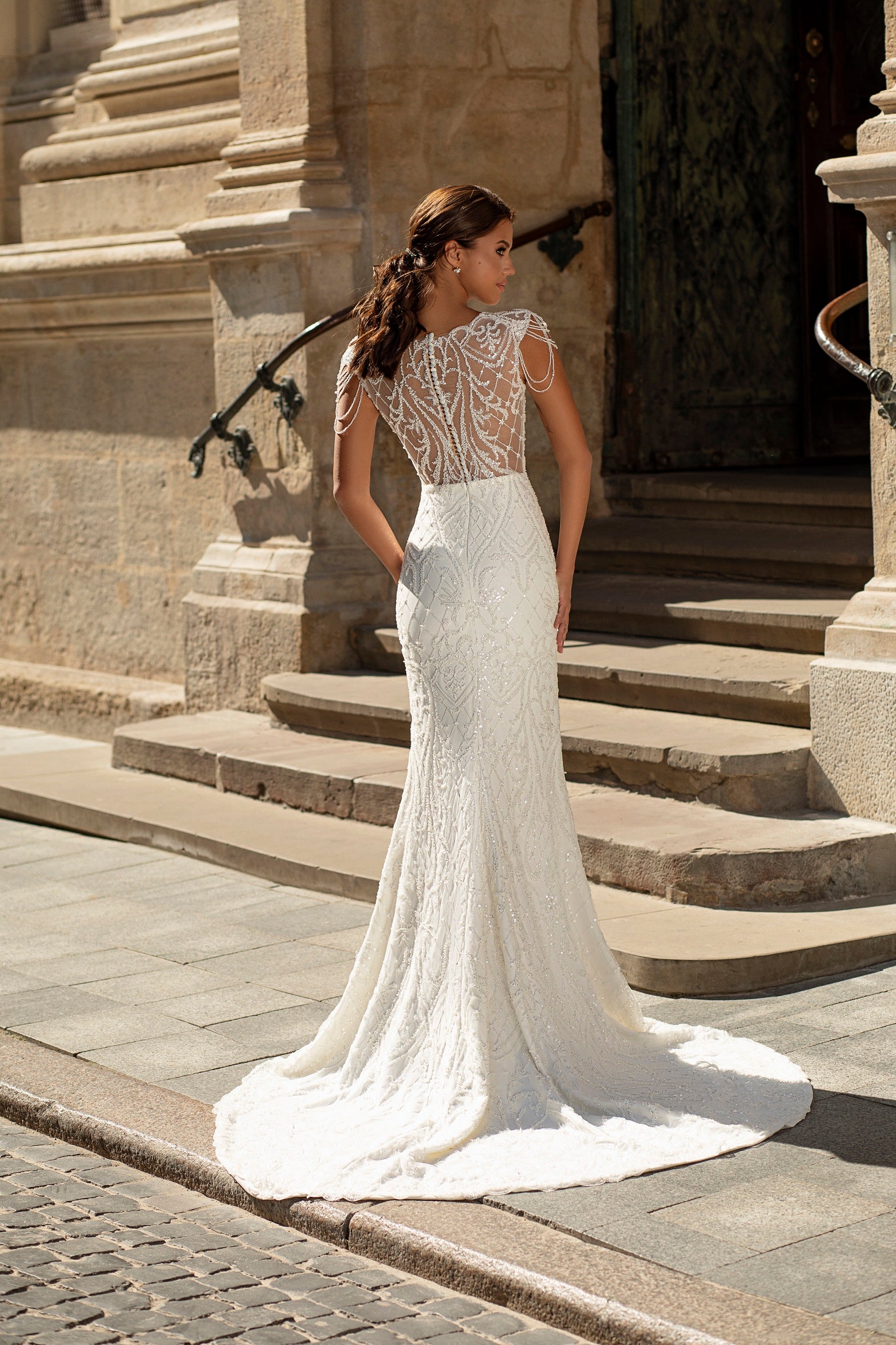 Robe de mariée sirène fourreau perlée avec épaules bijoux – Modèle 930