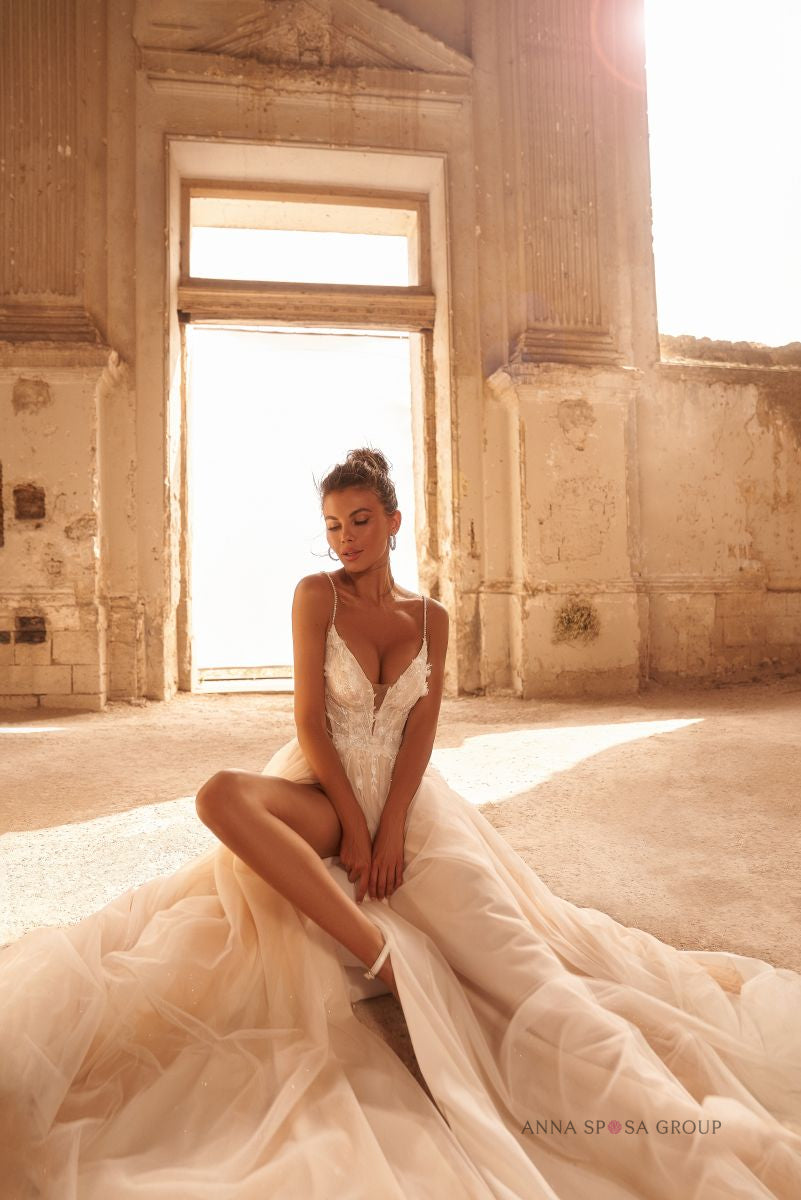 Robe de mariée Aisha – Ligne A en tulle, dentelle et fente