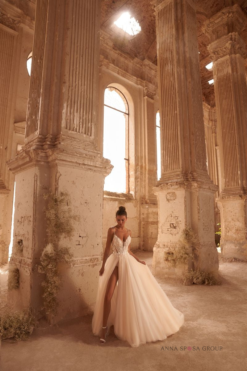 Robe de mariée Aisha – Ligne A en tulle, dentelle et fente