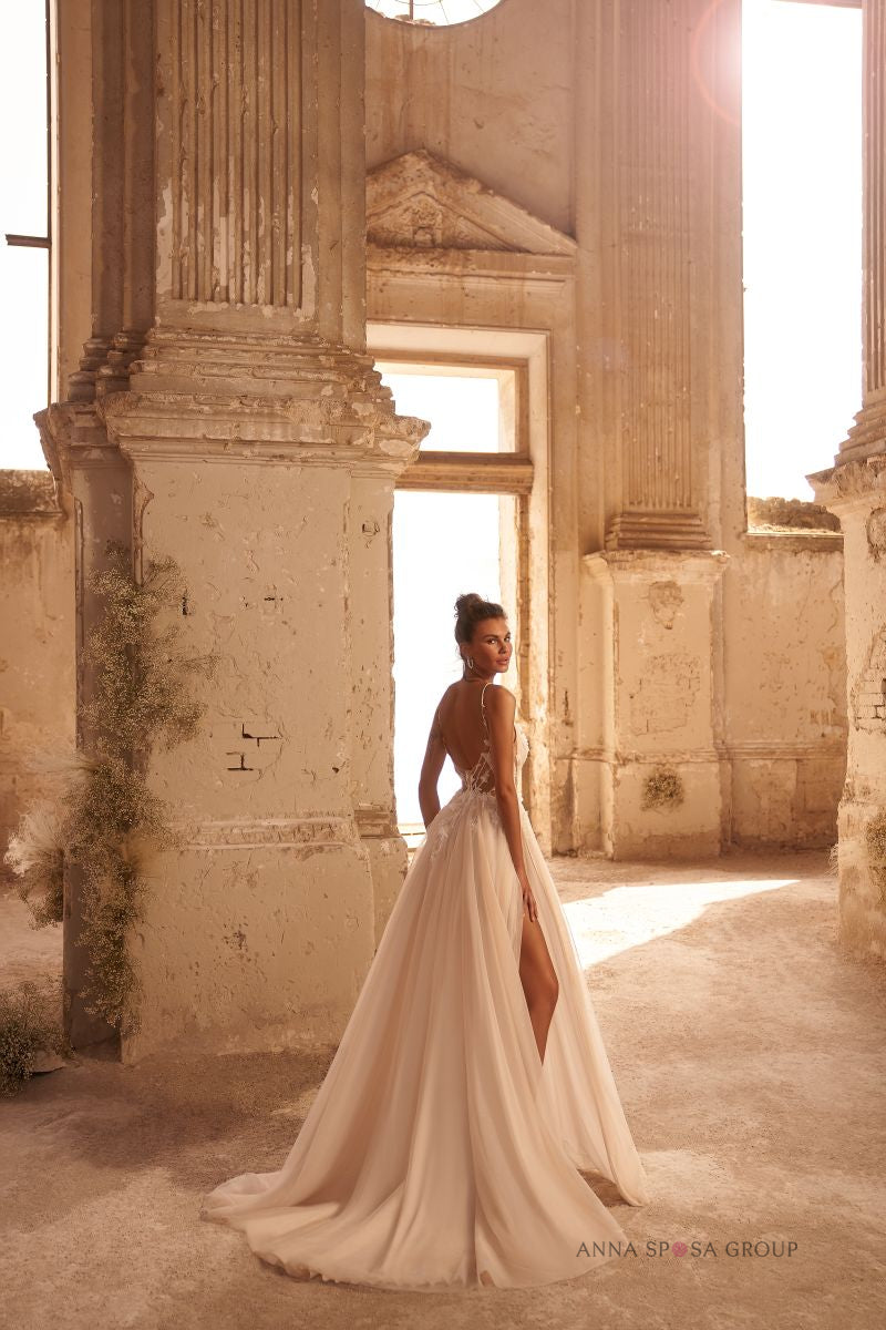 Robe de mariée Aisha – Ligne A en tulle, dentelle et fente