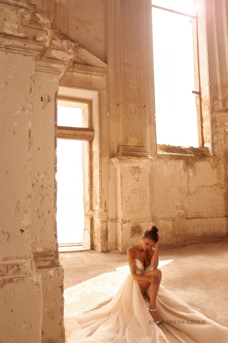 Robe de mariée Aisha – Ligne A en tulle, dentelle et fente