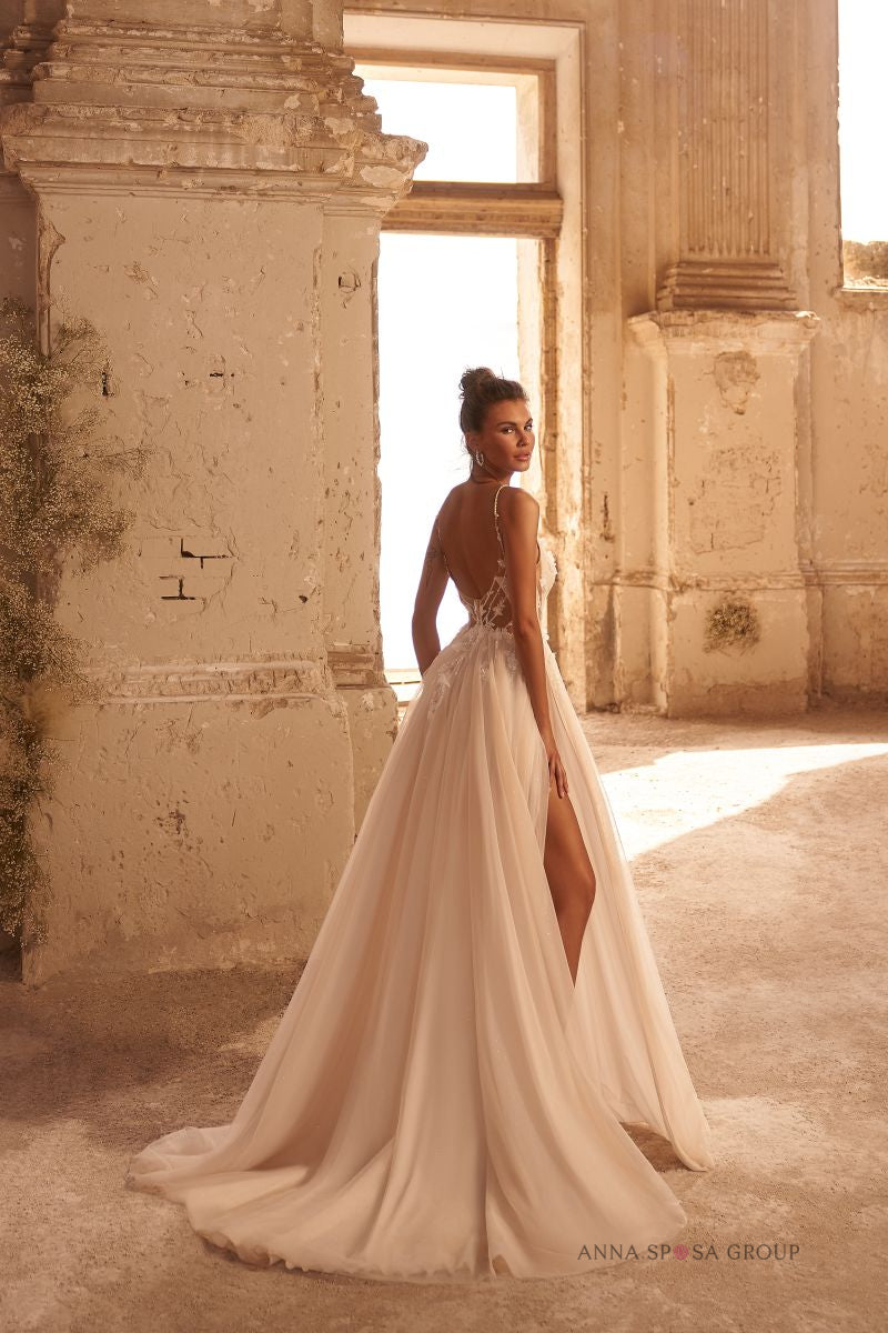 Robe de mariée Aisha – Ligne A en tulle, dentelle et fente
