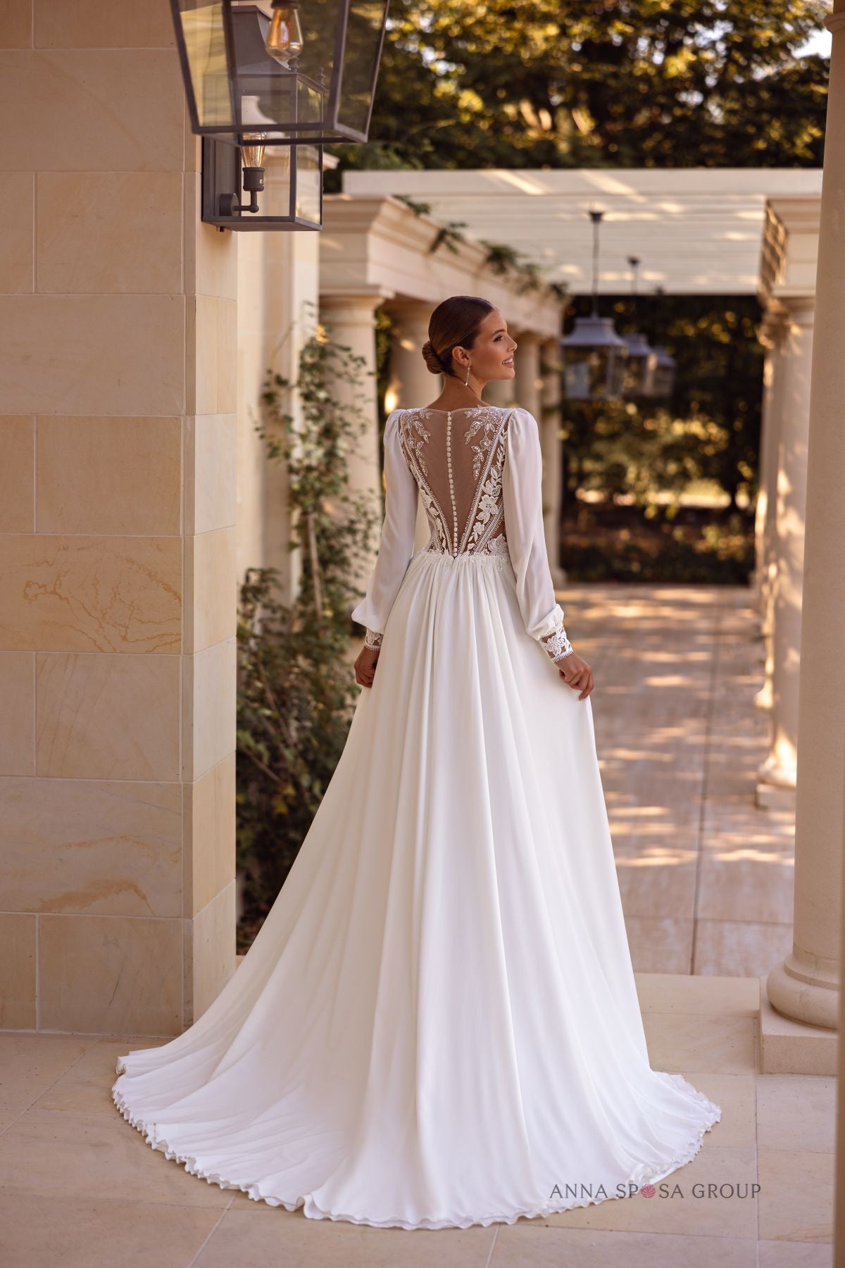 Robe de mariée Anna Sposa – Ligne A ivoire en mousseline et dentelle à manches longues
