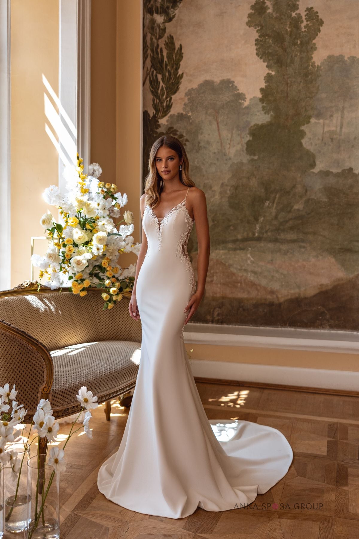 Robe de mariée Anna Sposa Ashil – Coupe sirène ivoire avec cape amovible et dentelle brodée