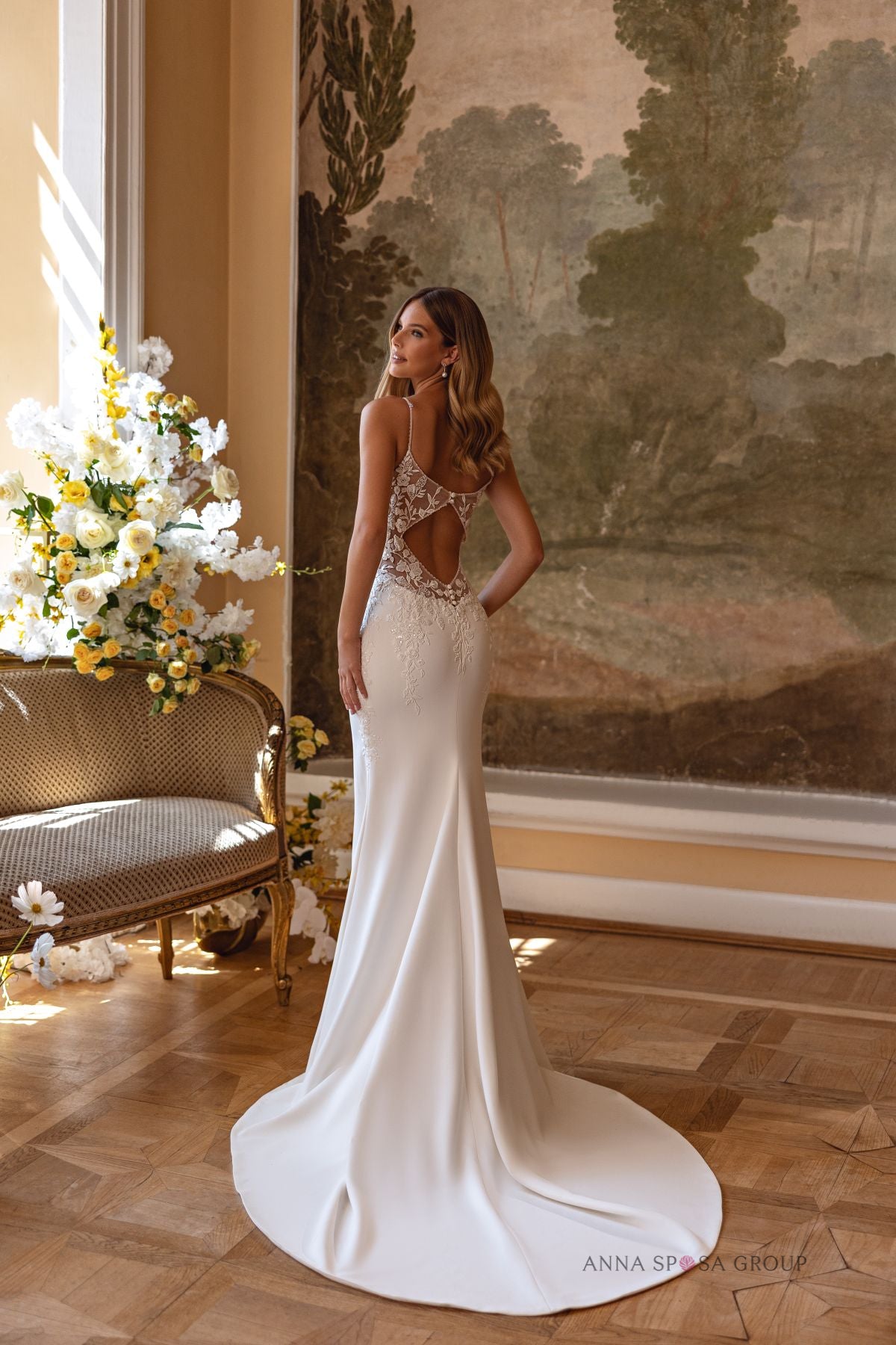 Robe de mariée Anna Sposa Ashil – Coupe sirène ivoire avec cape amovible et dentelle brodée
