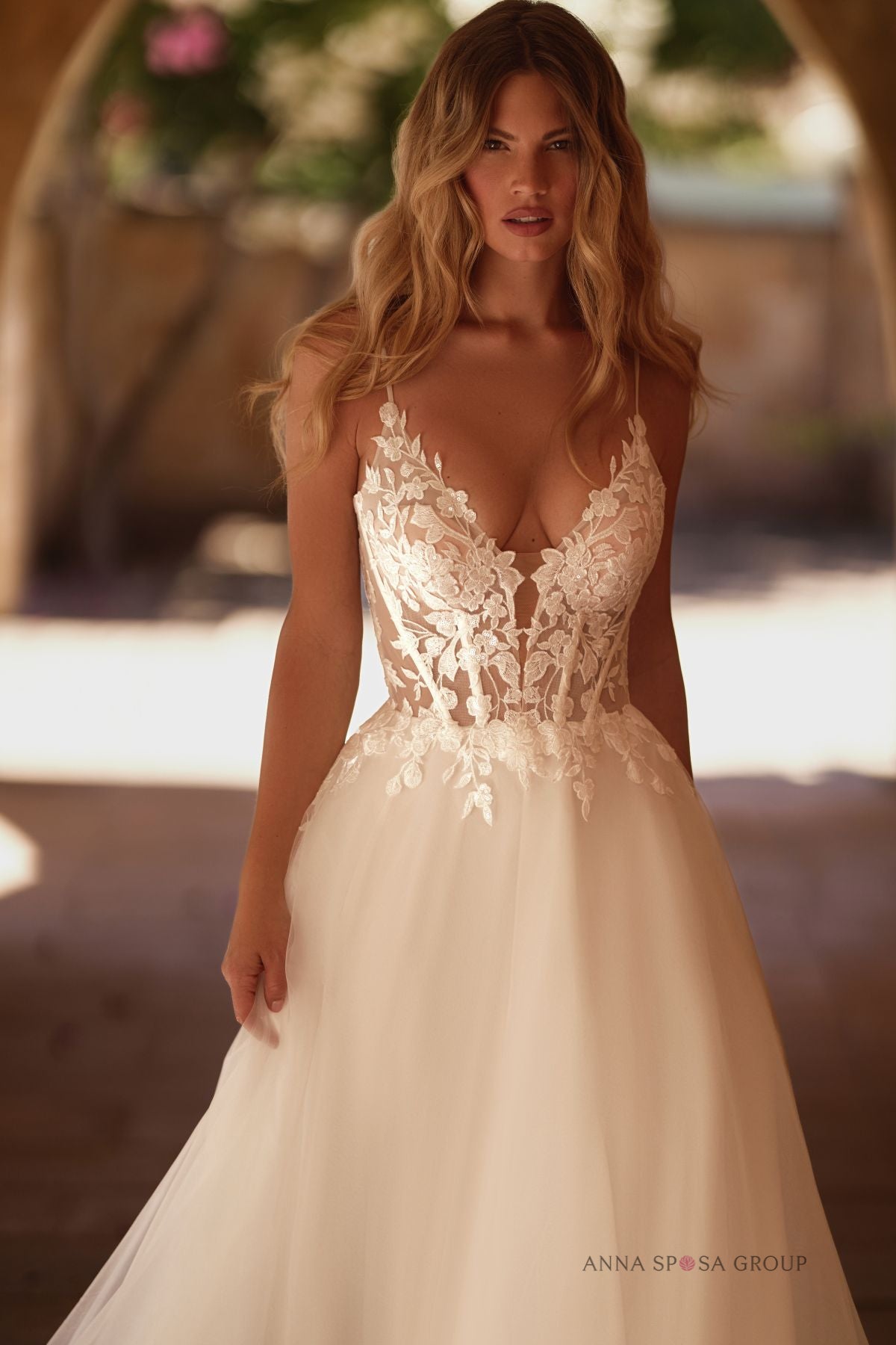 Robe de mariée Aspen – A-line Tulle dentelle florale avec un dos en V élégant