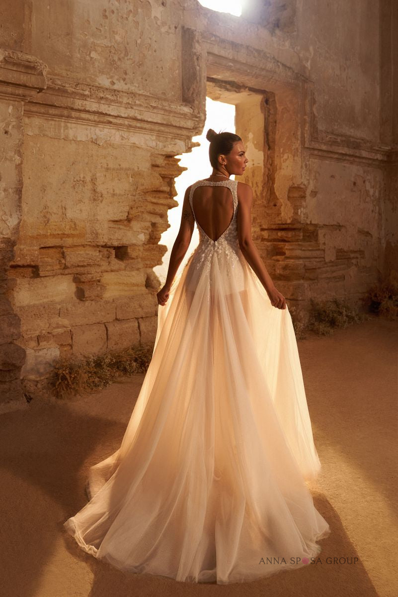 Robe de mariée Avel – Ligne A fluide à fente haute et décolleté plongeant