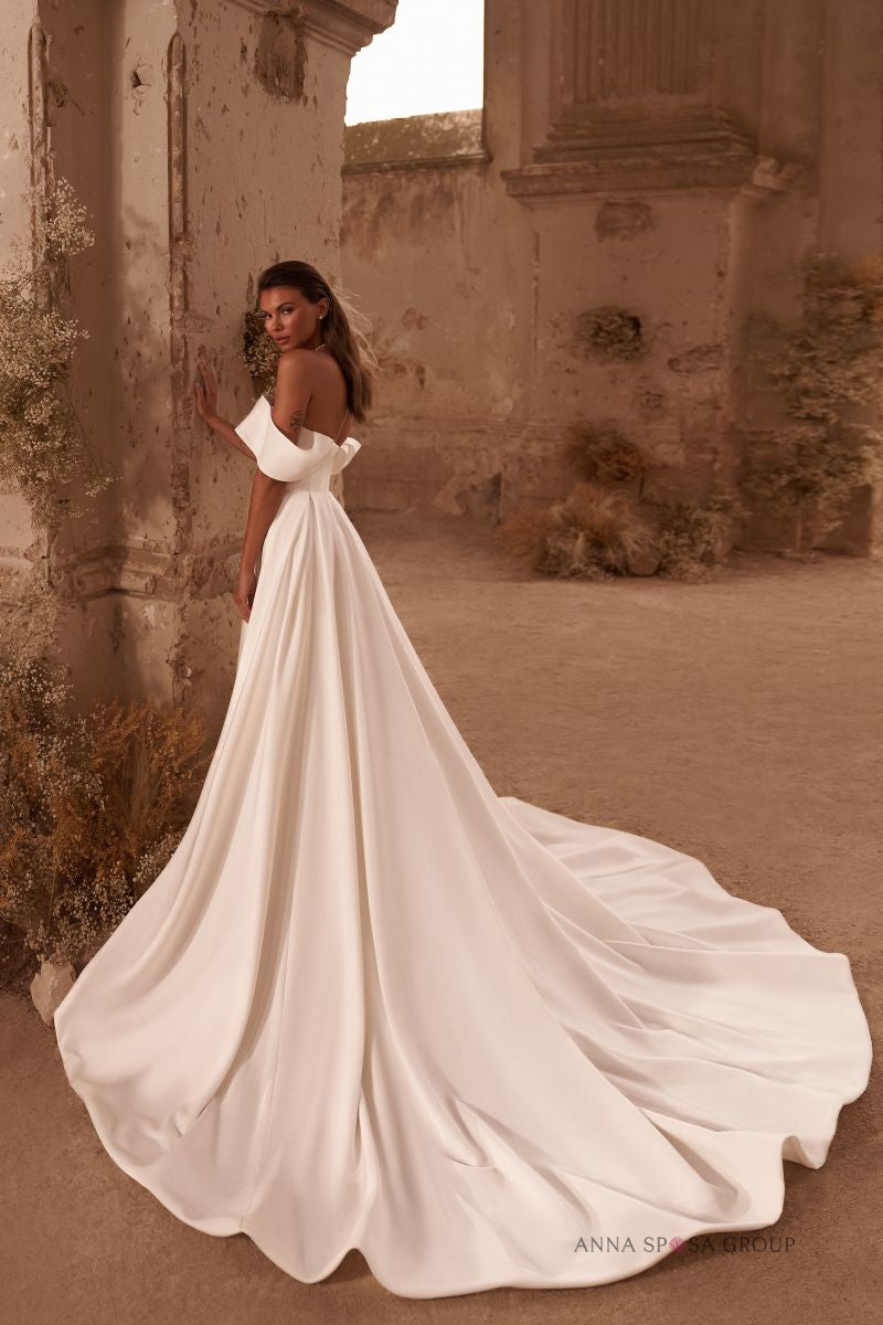 Robe de mariée Barilla – Ligne A minimaliste en satin Mikado col bretelles amovibles