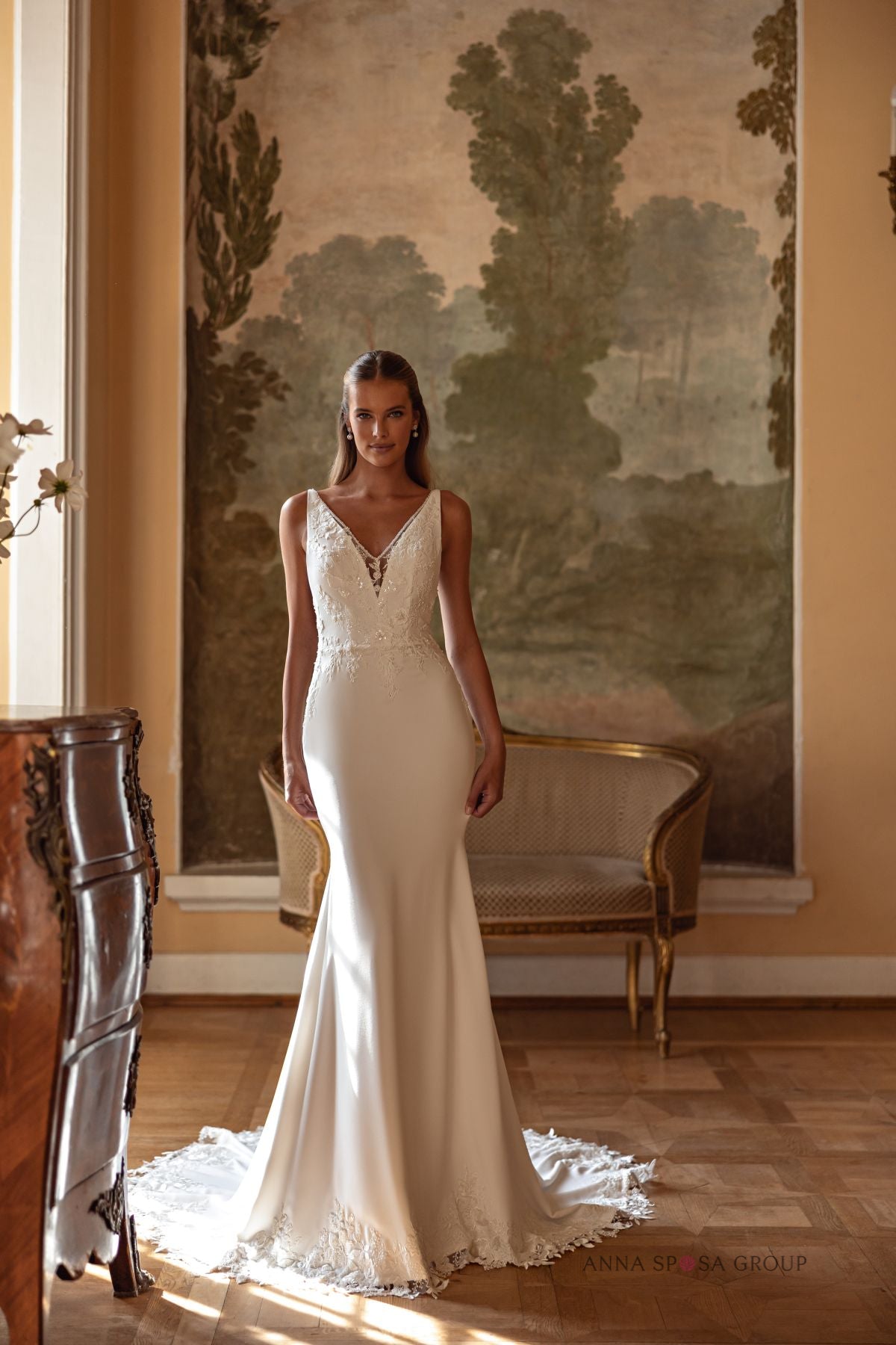 Robe de mariée Anna Sposa Blyum – Coupe sirène fourreau ivoire en dentelle florale et traîne élégante