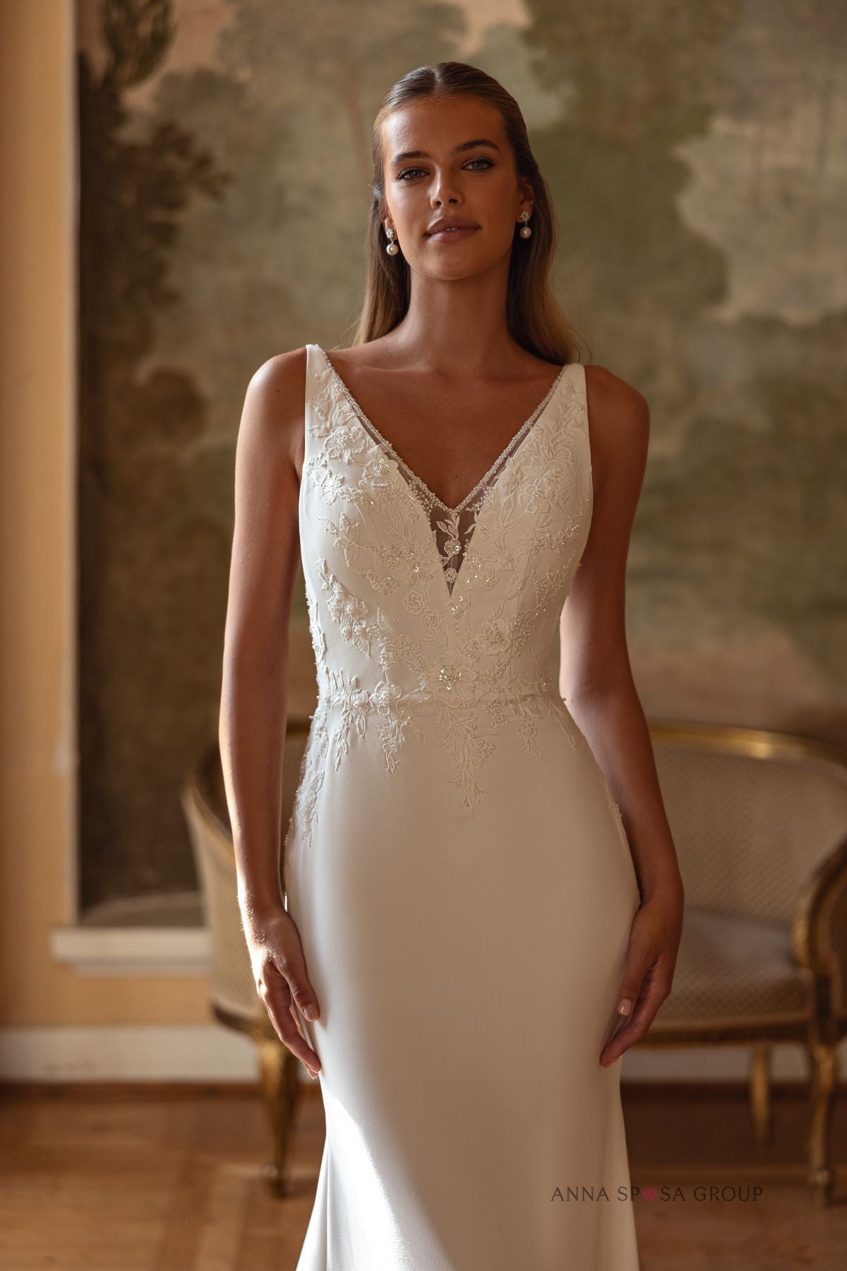 Robe de mariée Anna Sposa Blyum – Coupe sirène fourreau ivoire en dentelle florale et traîne élégante