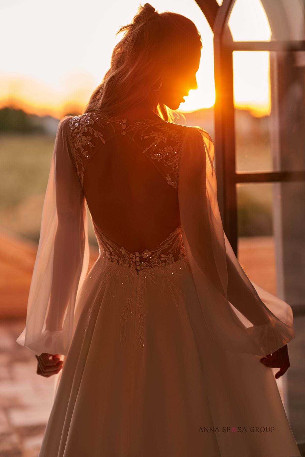 Robe de mariée Devney – Dentelle florale & manches longues aériennes