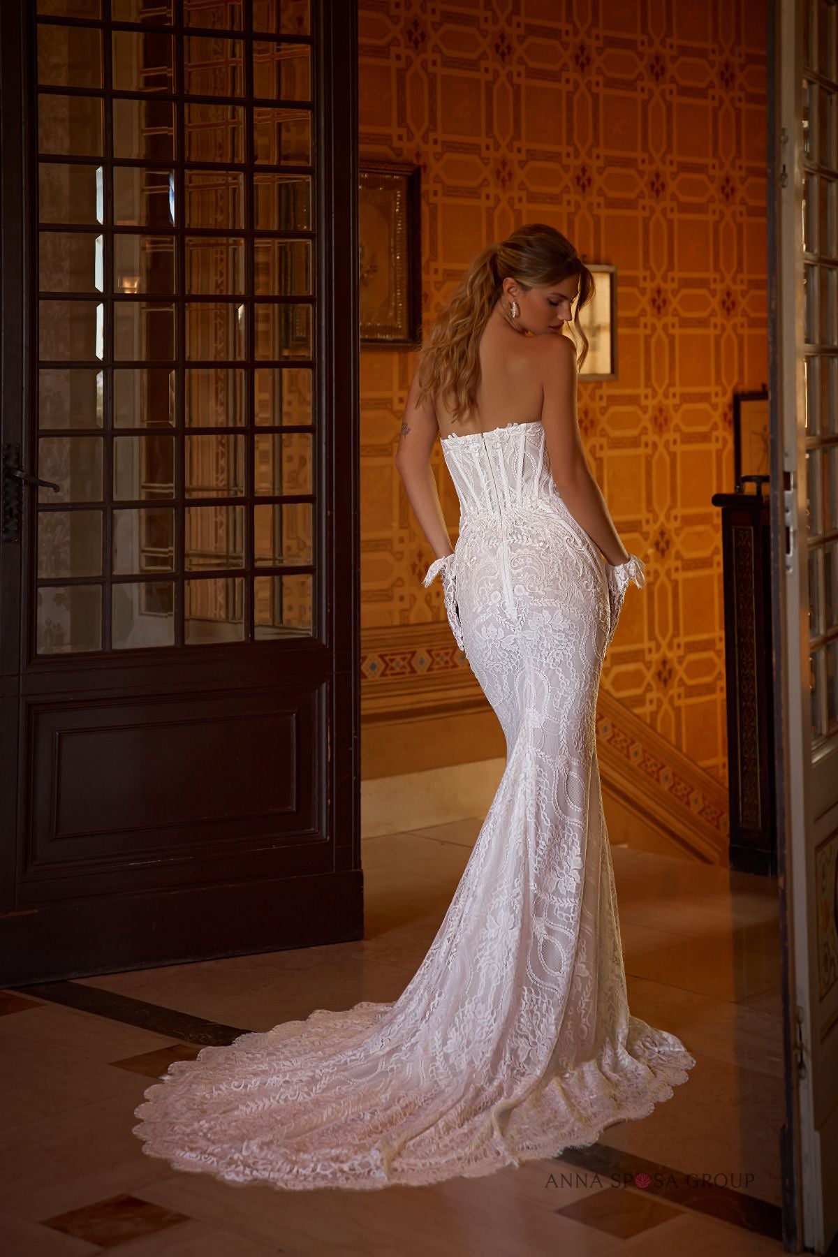 Robe de mariée Ferige – Silhouette sirène, dentelle & corset sculptant