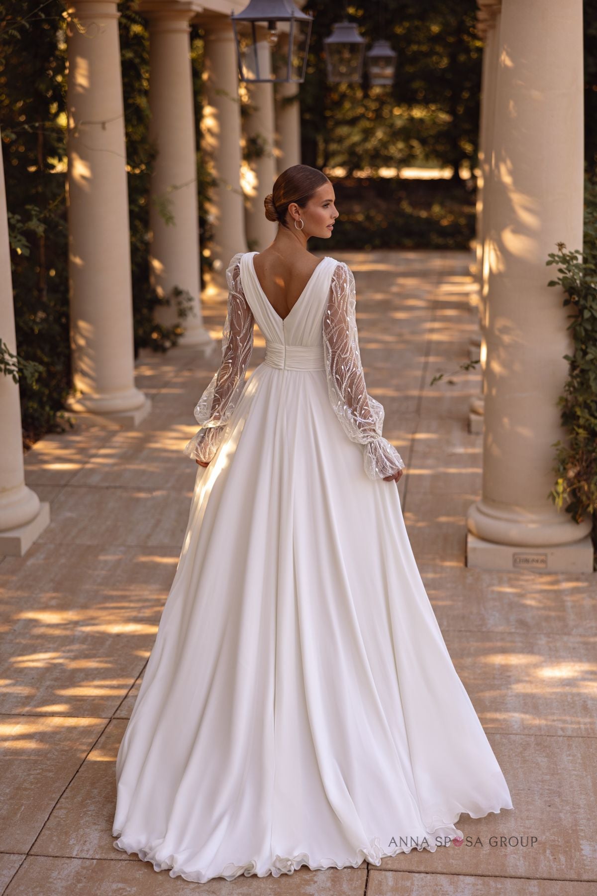 Robe de mariée Anna Sposa Gomora – Ligne A ivoire en dentelle et mousseline avec manches longues et fente élégante