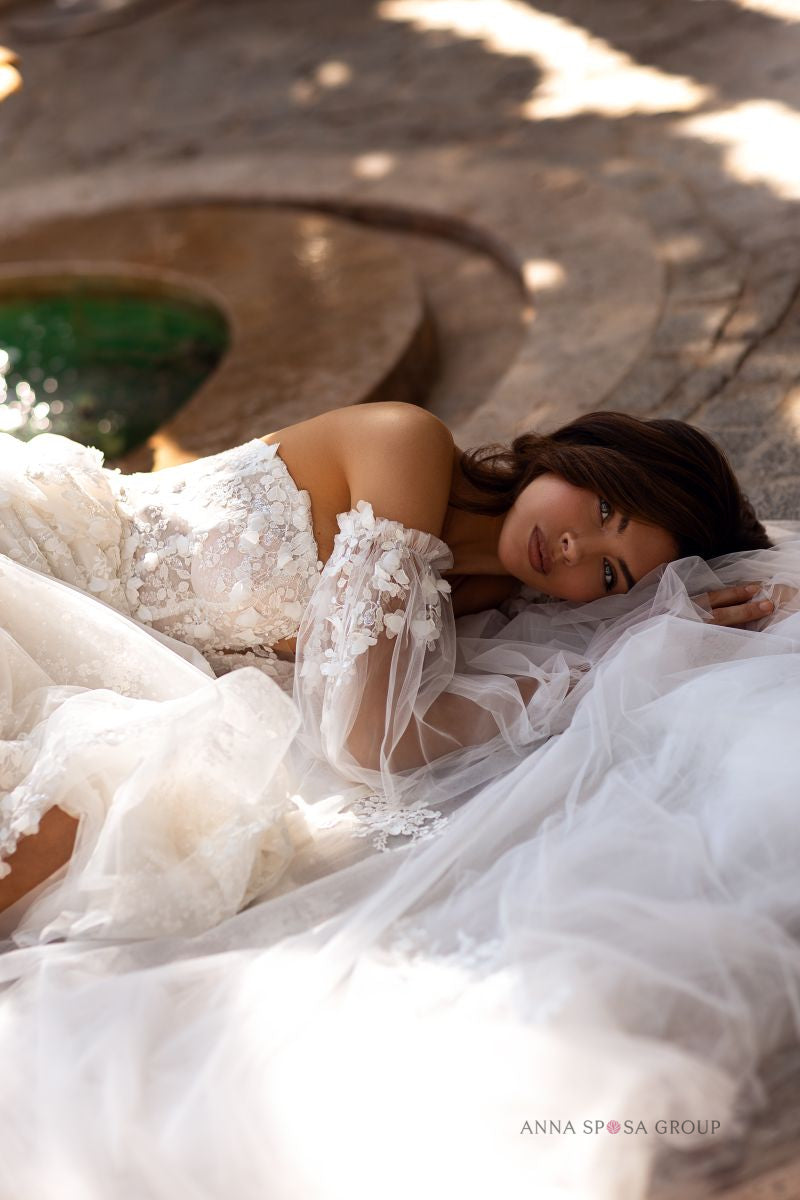 Robe de mariée Anna Sposa Hitomi – Sirène ivoire en dentelle avec manches, traîne et shorts amovibles