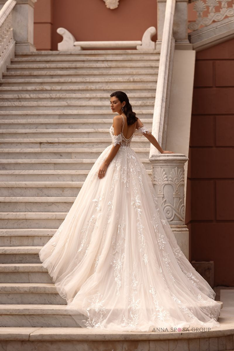 Robe de mariée Anna Sposa Iraida – Volumineuse nude en dentelle avec bretelles amovibles