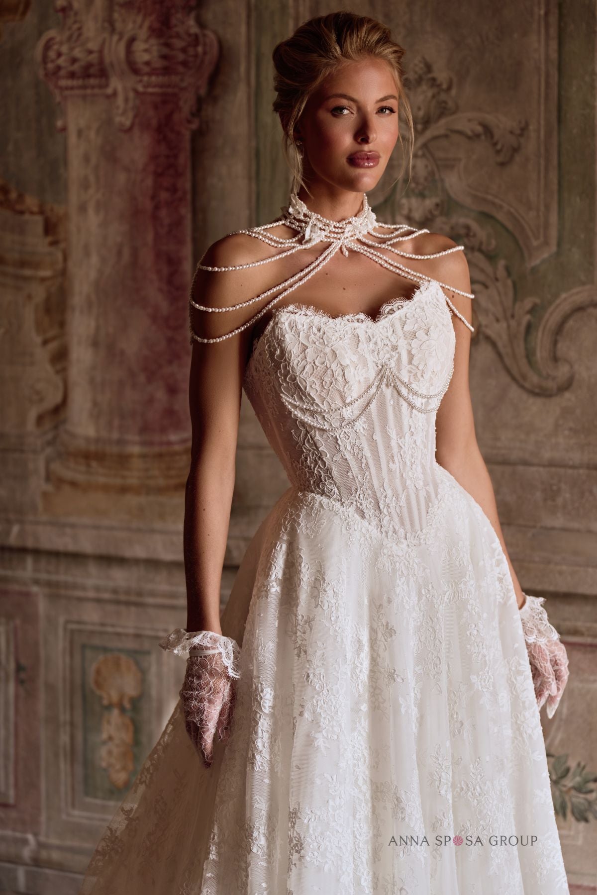 Robe de mariée Anna Sposa Katrin – A-Line tout en dentelle ivoire avec collier épaule en perles