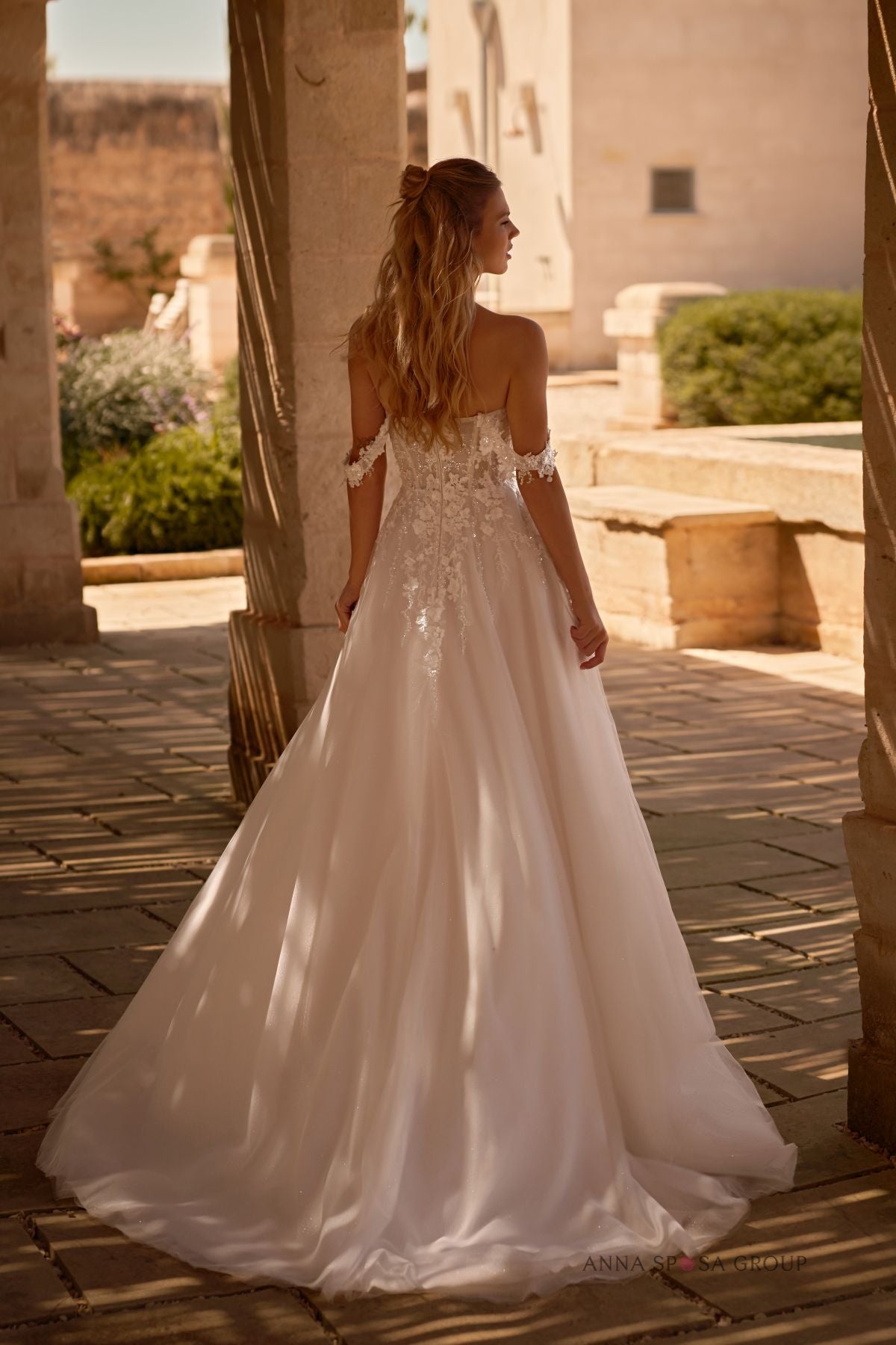 Robe de mariée Kinsley – Bustier cœur avec bretelles amovibles, jupe en tulle