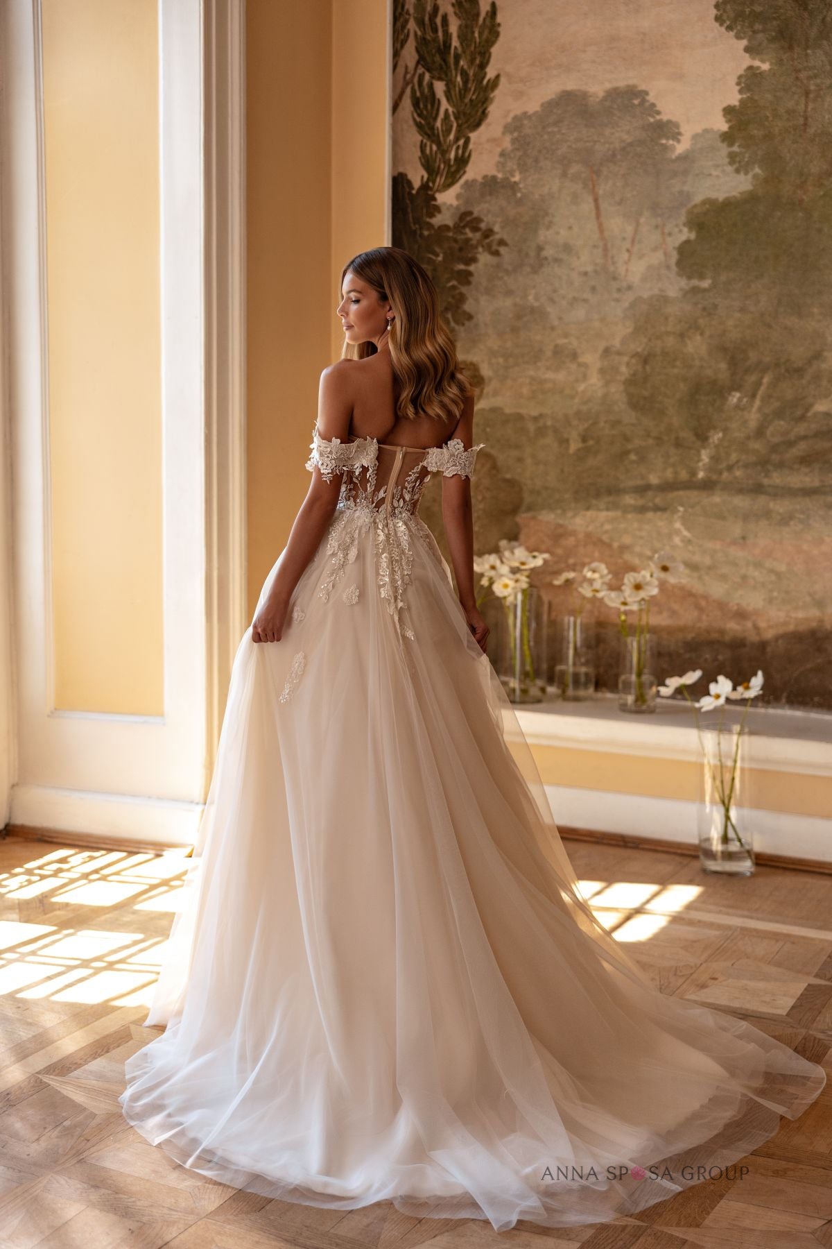 Robe de mariée Anna Sposa Konstantsia – Ligne A nude en dentelle florale avec manches amovibles