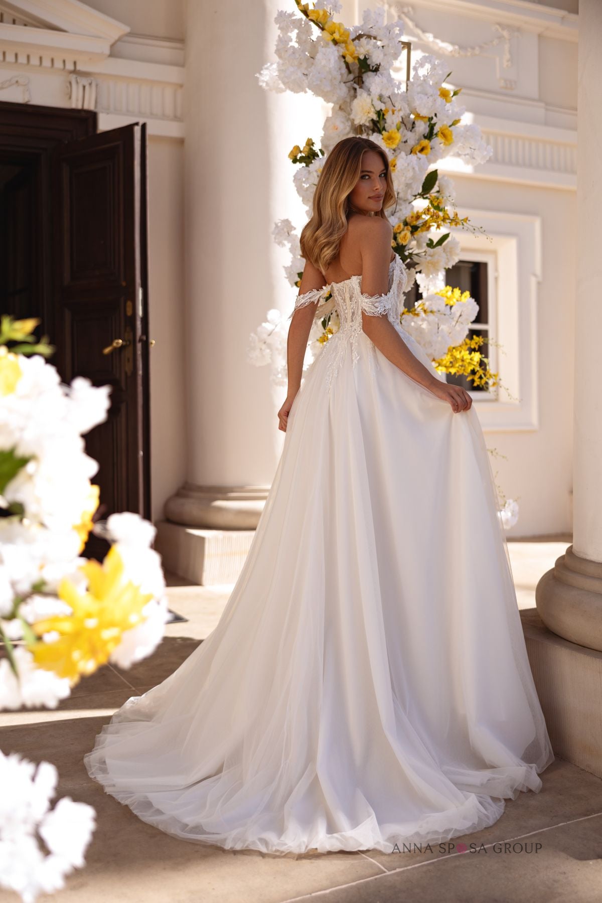 Robe de mariée Anna Sposa Layda – Ligne A ivoire en dentelle avec bretelles tombantes