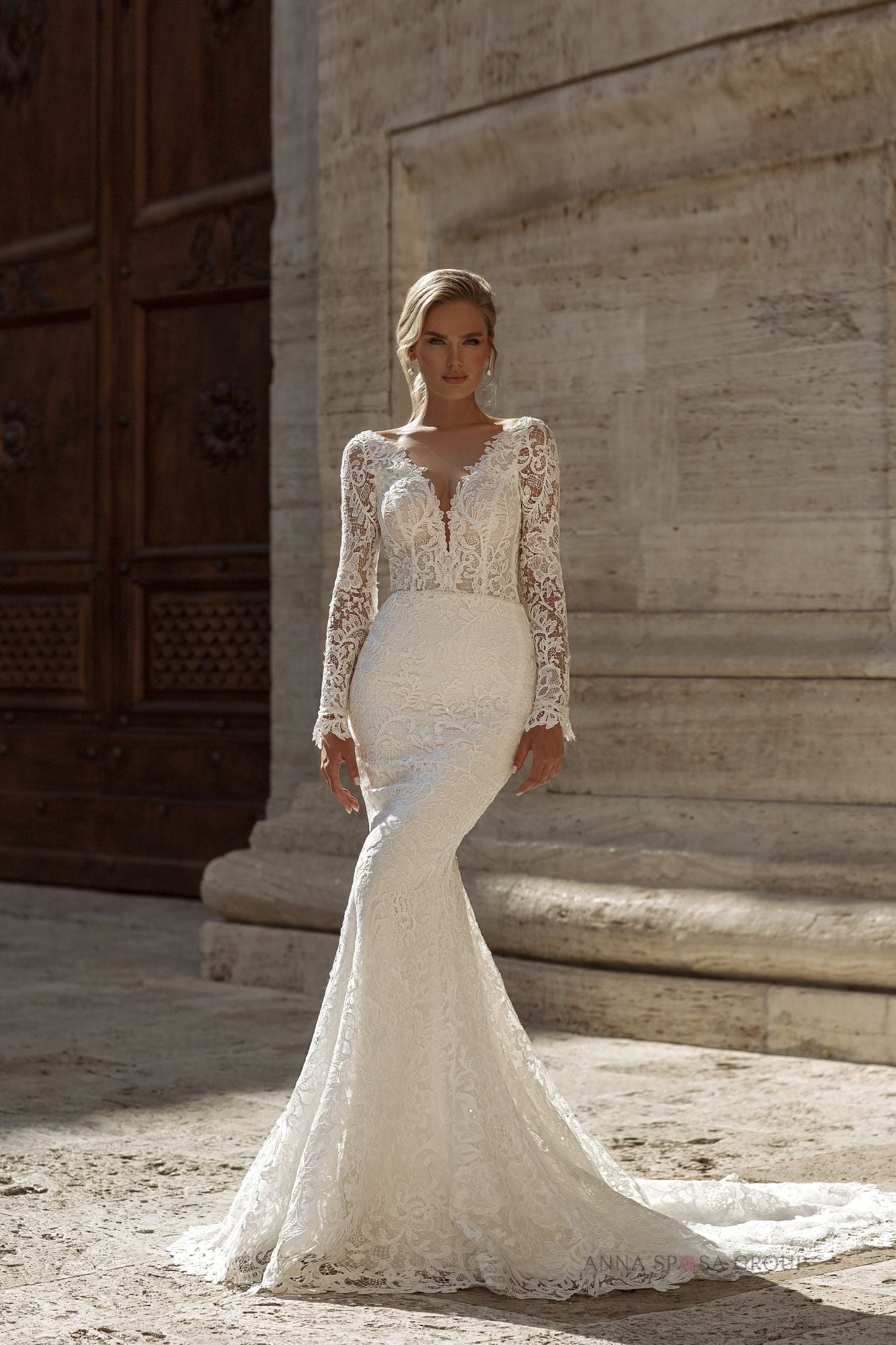 Robe de mariée La Petra Lempy – Sirène ivoire en dentelle élégante avec manches longues et traîne spectaculaire