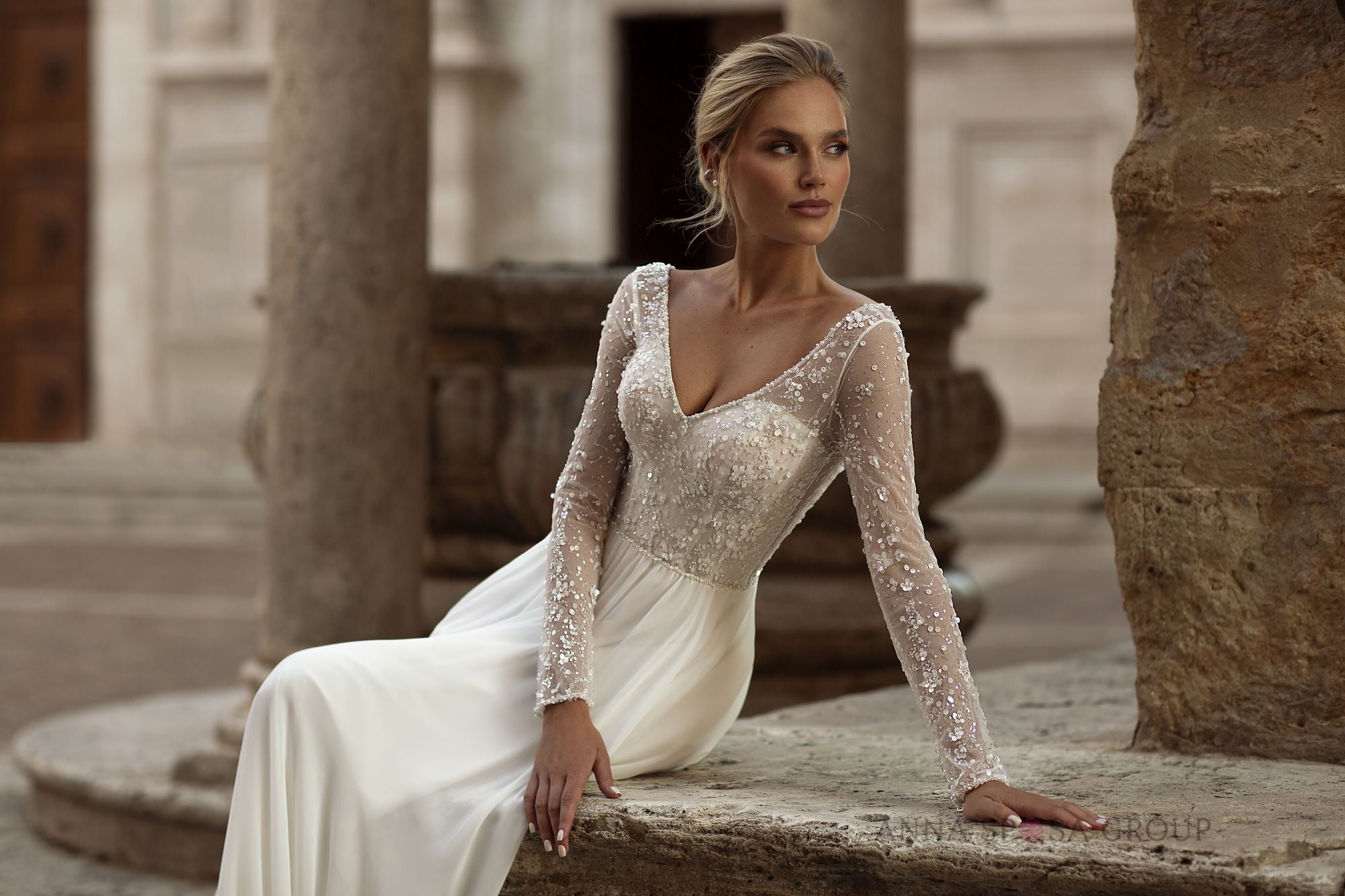 Robe de mariée La Petra Lioda – Ligne A mousseline ivoire en dentelle perlée avec manches longues