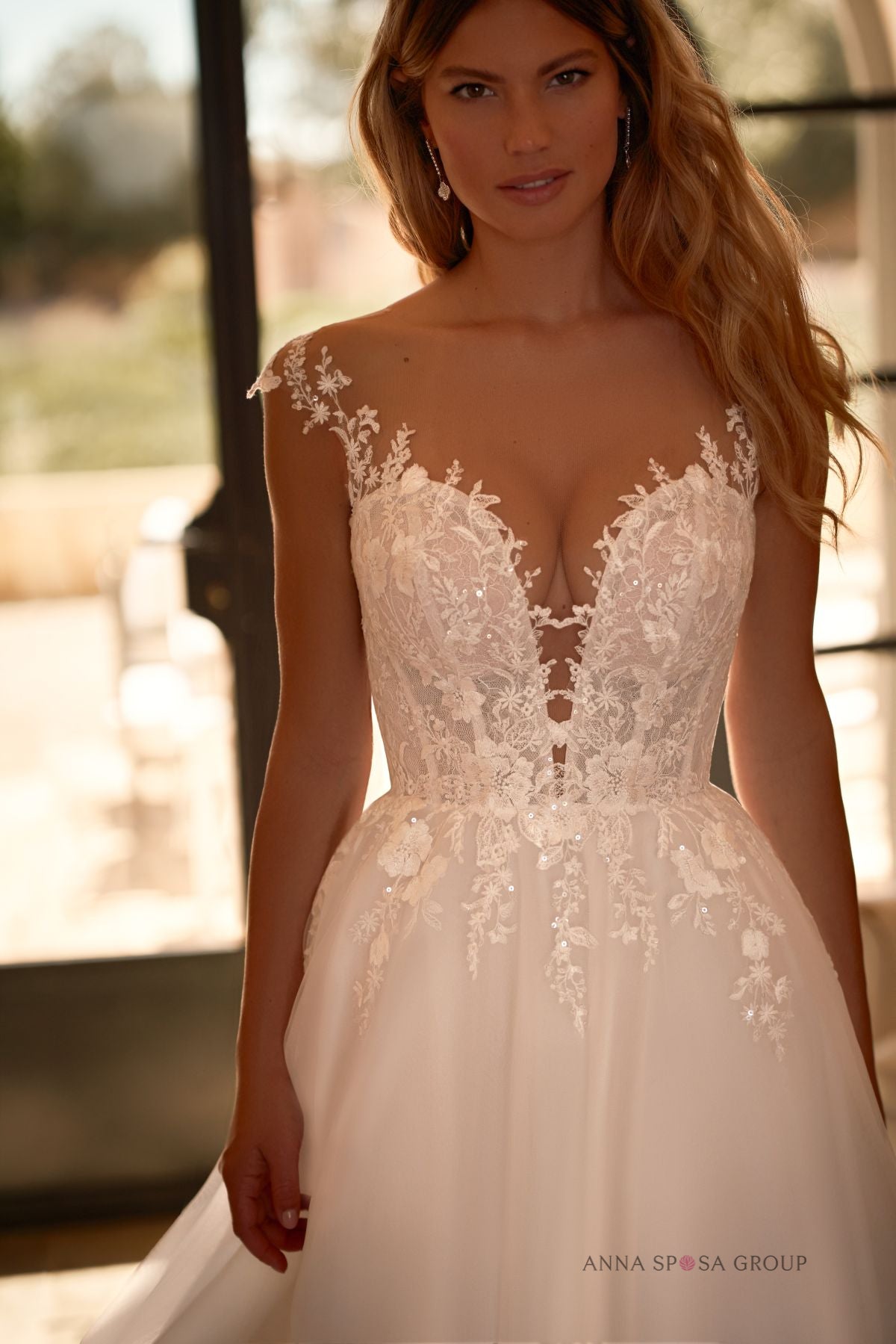Robe de mariée Makoto – Dentelle florale, bustier romantique & jupe fluide