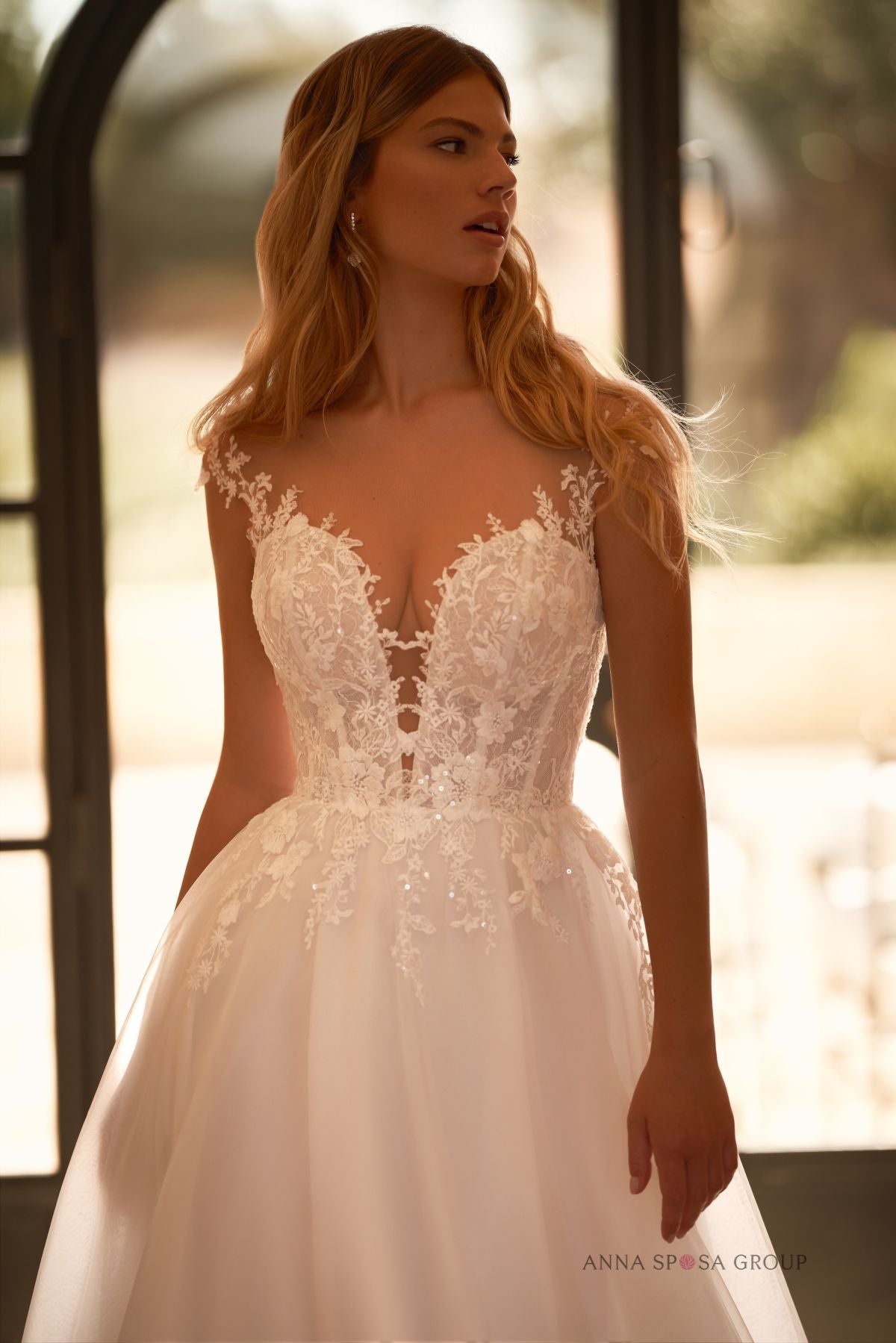 Robe de mariée Makoto – Dentelle florale, bustier romantique & jupe fluide