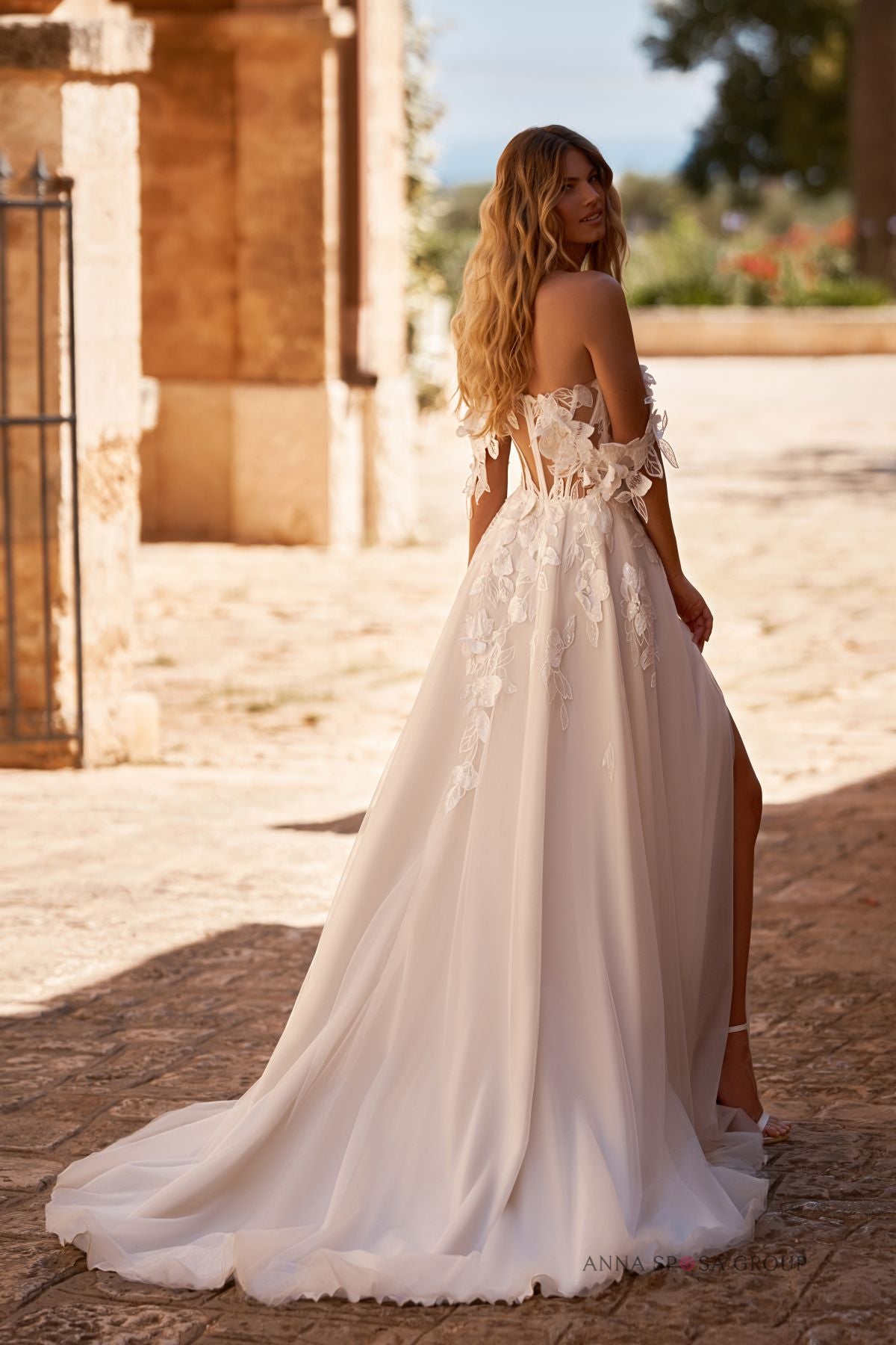 Robe de mariée Meredith – A-line dentelle florale et bretelles tombantes