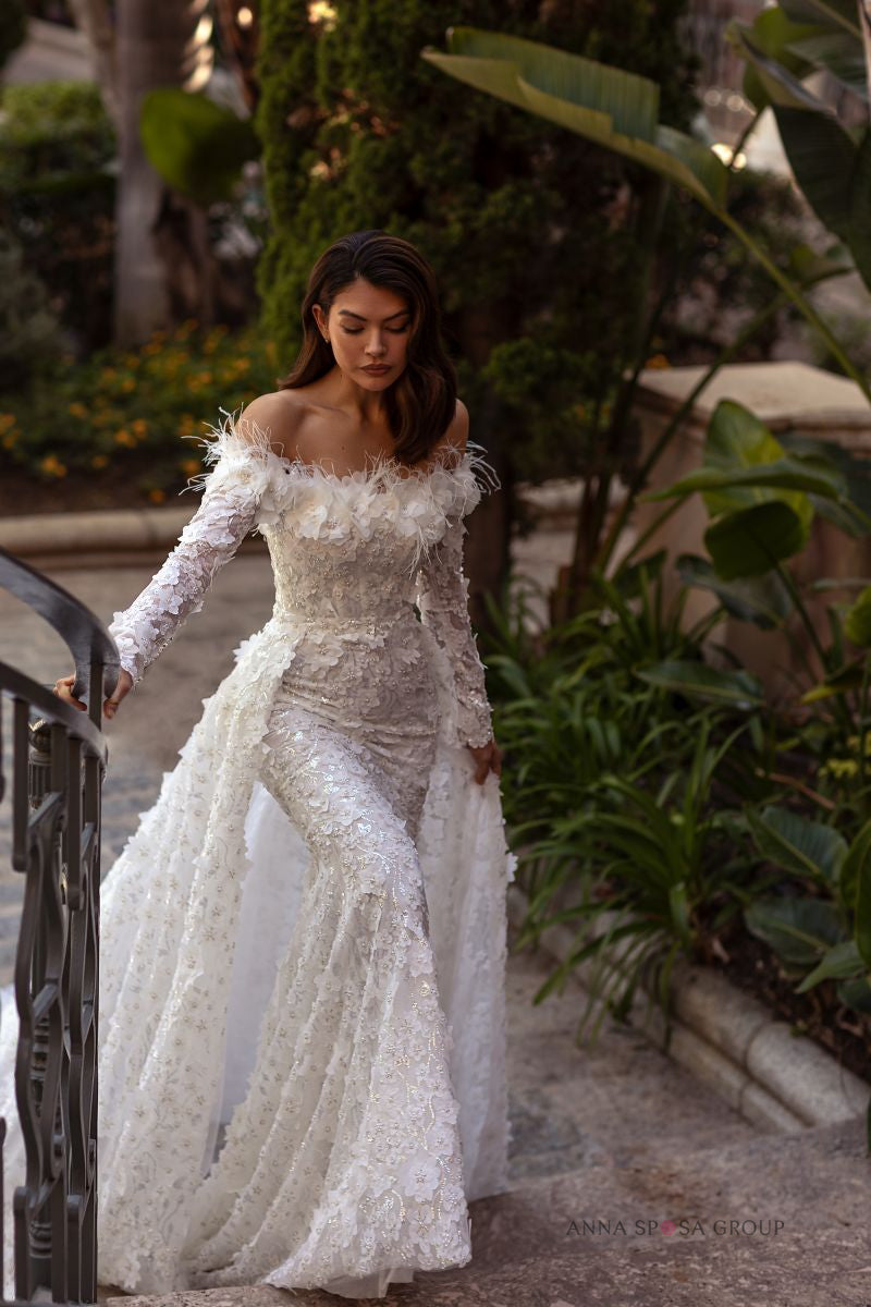 Robe de mariée Anna Sposa Montal – Sirène ivoire en dentelle brodée avec plumes et traîne amovible