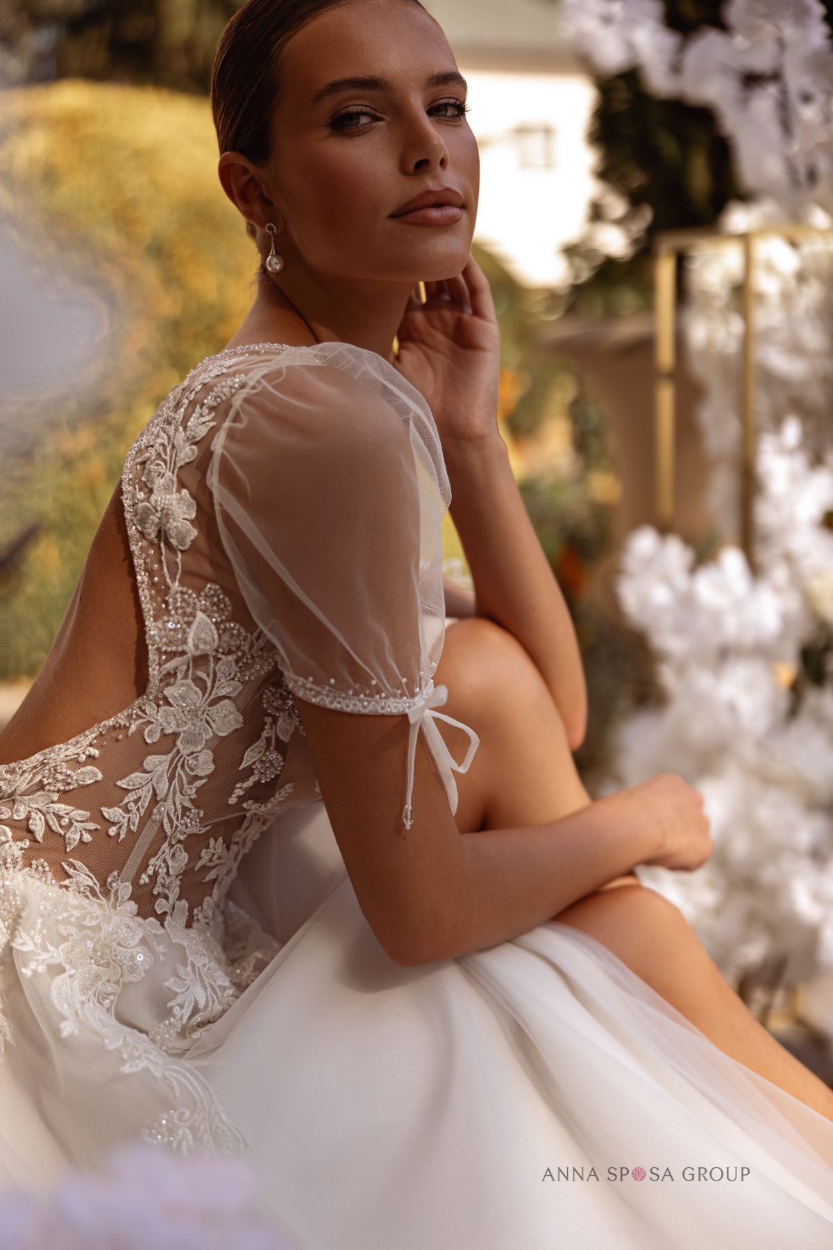 Robe de mariée Anna Sposa Nesta – Ligne A ivoire en dentelle avec manches courtes et décolleté en V