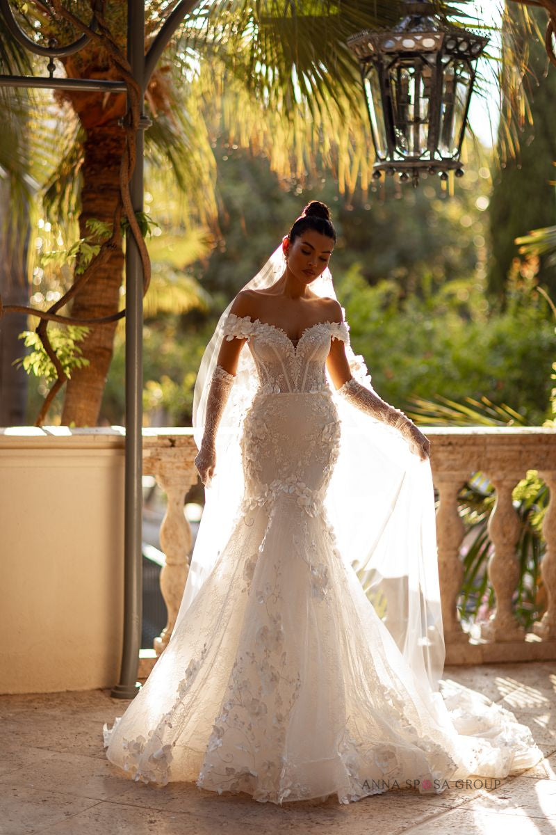 Robe de mariée Anna Sposa Sage – Sirène ivoire en dentelle Chantilly avec corset lingerie et gants longs