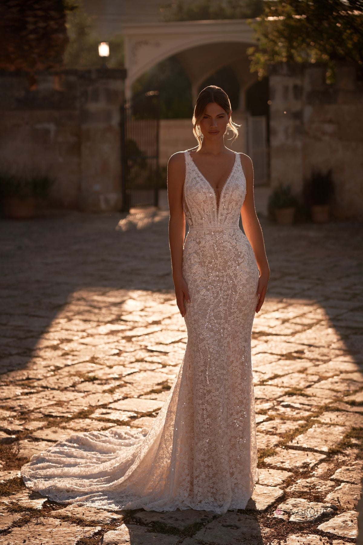 Robe de mariée Sappho – sirène en dentelle, fines bretelles et grand dos nu